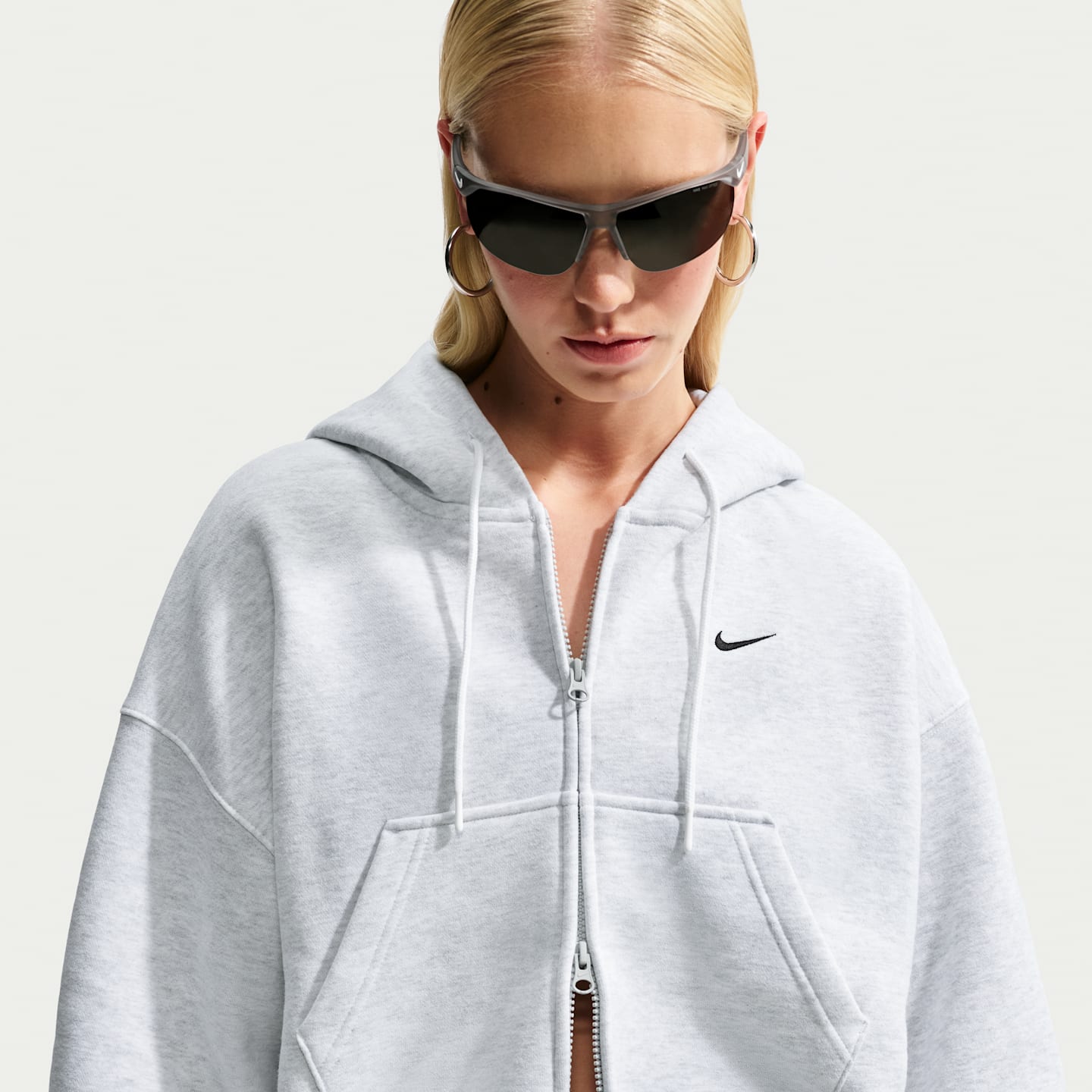 Женское худи Nike Studio Fleece Medium Weight Oversized Full-Zip Cropped, цвет: Берёзовый меланжевый / Чёрный — фото 3