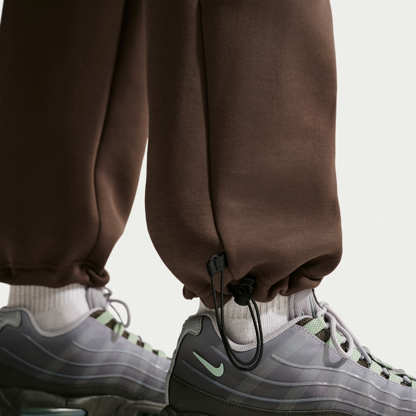 Мужские брюки Nike Tech Color-Block Open-Hem Fleece, цвет: Коричневый / Чёрный — фото 6