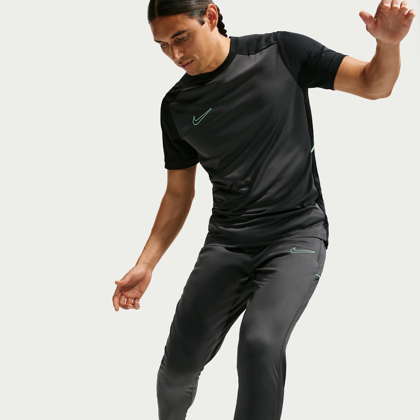 Мужские футбольные брюки Nike Academy Dri-FIT, цвет: Антрацитовый / Чёрный — фото 4