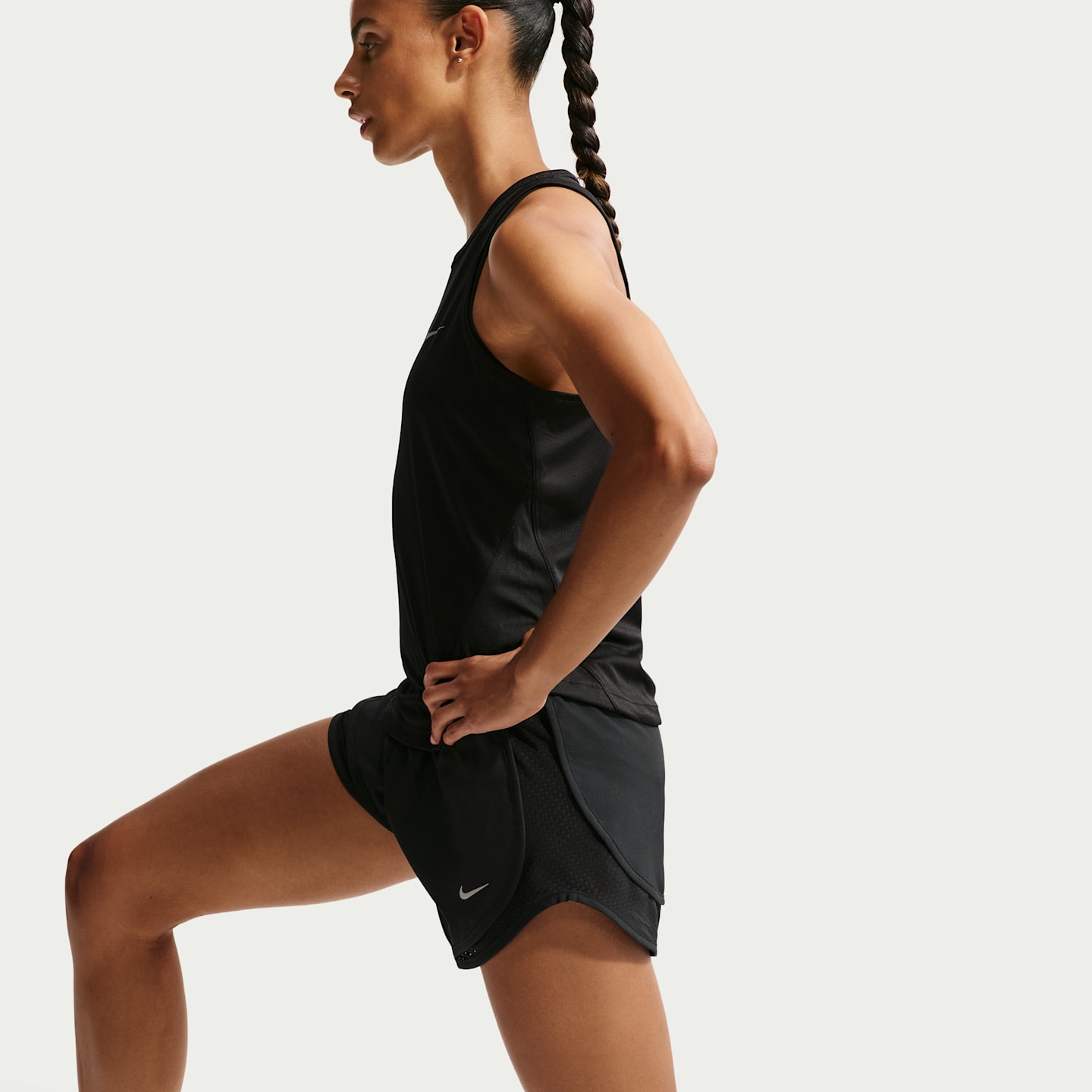 Женские шорты Nike Tempo Dri-FIT Brief-Lined Running, цвет: Чёрный — фото 4