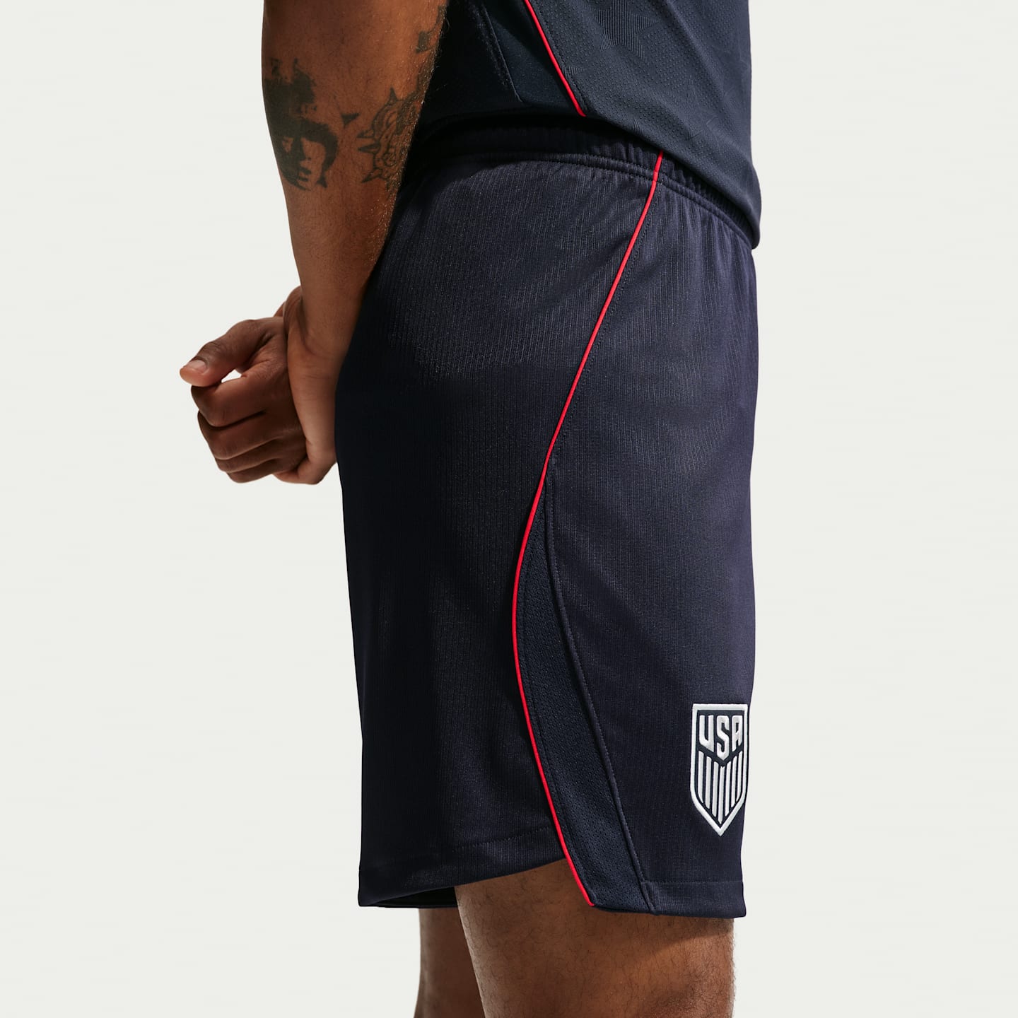 Мужские футбольные шорты Nike Usmnt 2026 Stadium Away Dri-FIT Replica, цвет: Обсидиановый / Красный — фото 3