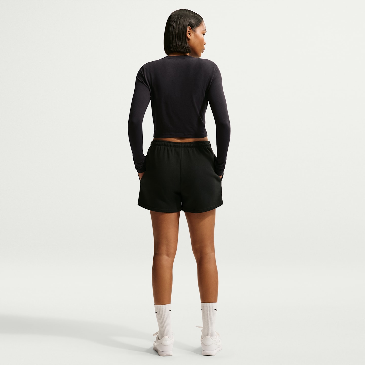 Женский приталенный укороченный топ Nike Sportswear Chill Knit с длинным рукавом, цвет: Чёрный / Белый — фото 5