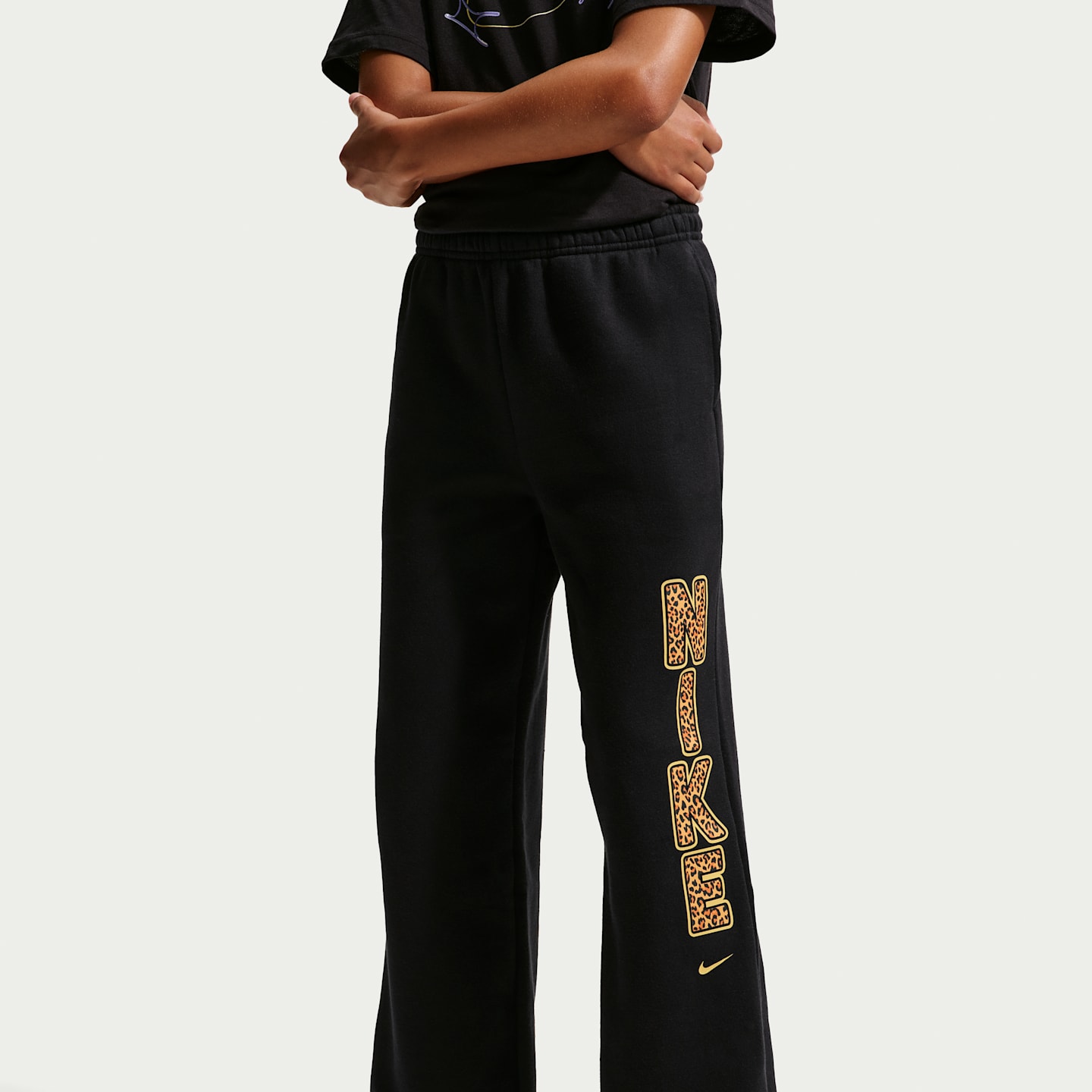 Детские флисовые брюки для девочек Nike Sportswear Studio с открытым низом, цвет: Чёрный — фото 2