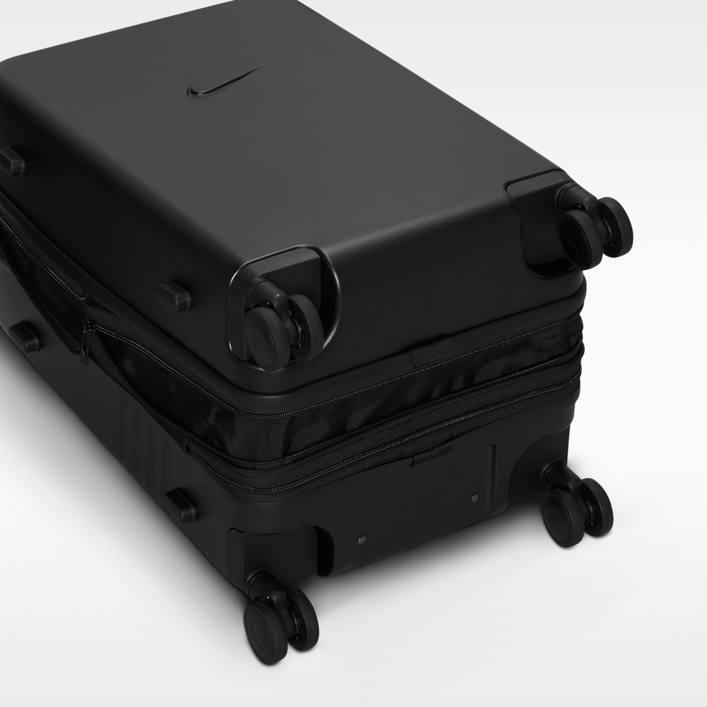 Чемоданы Nike Carry-On Luggage 22" Hardshell (52L), цвет: Чёрный — фото 8