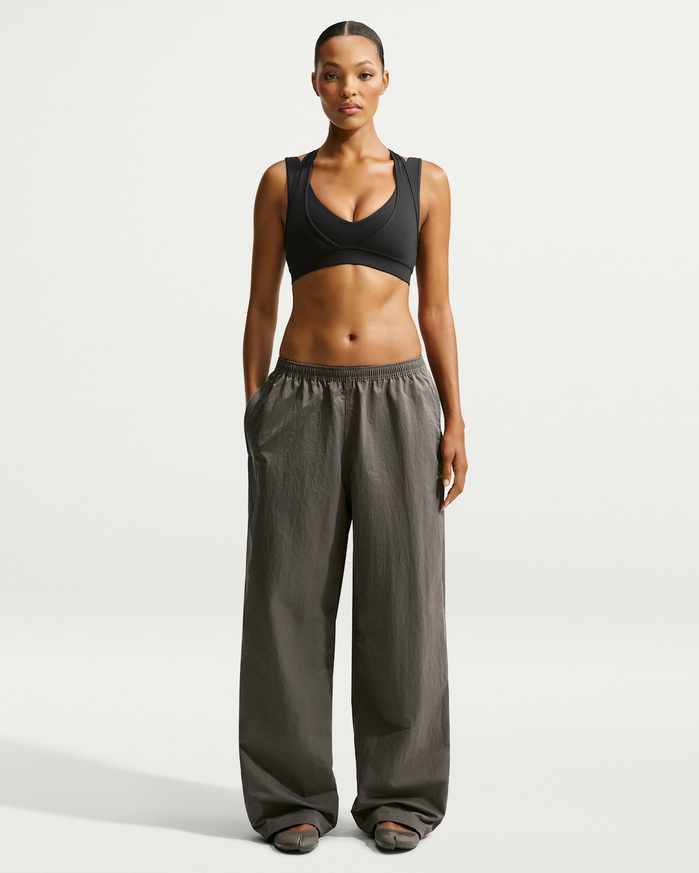 Женские брюки NikeSKIMS Crunchy Nylon Wide-Leg, цвет: Nskm Boulder — фото 10