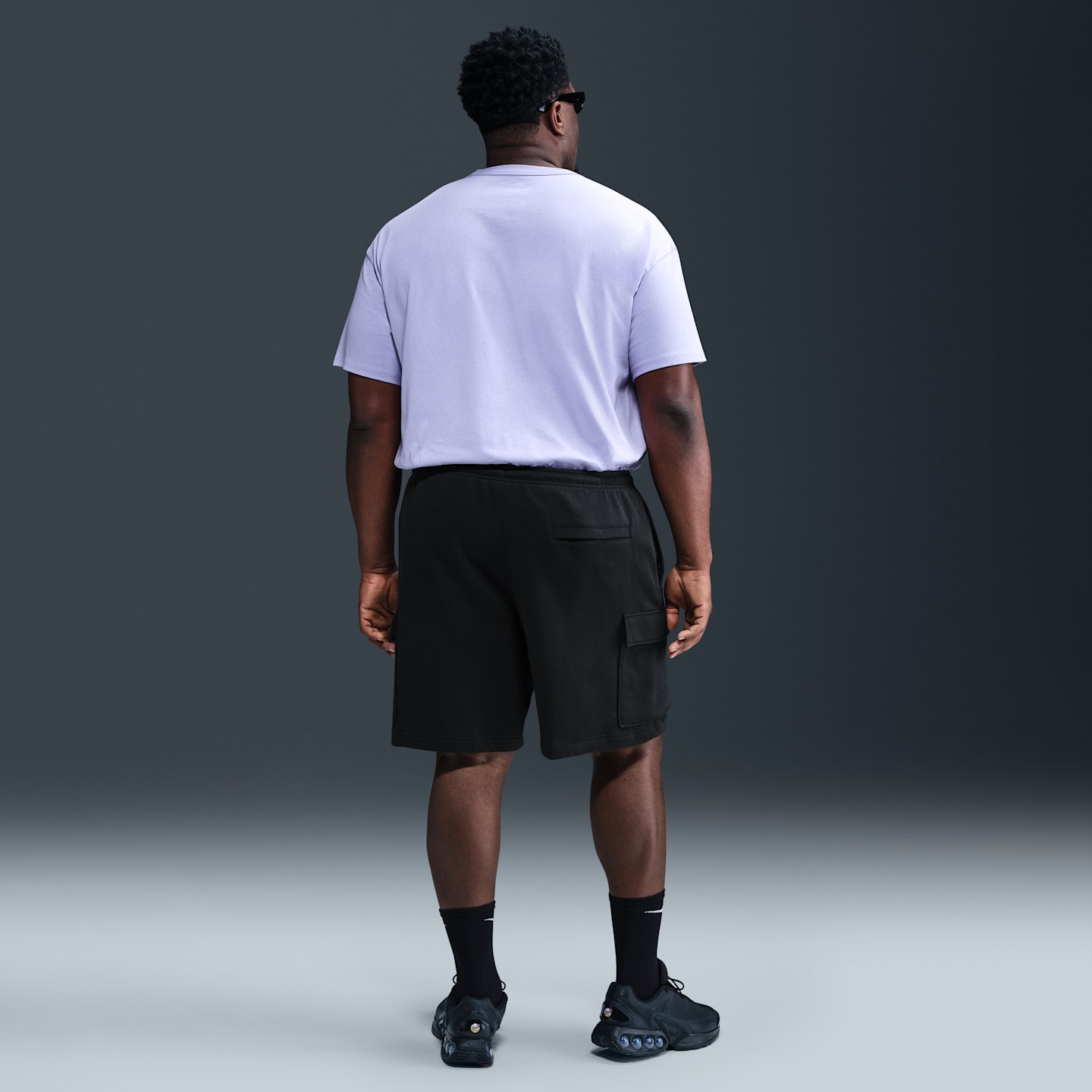 Мужские флисовые шорты-карго Nike Club, цвет: Чёрный / Белый — фото 9