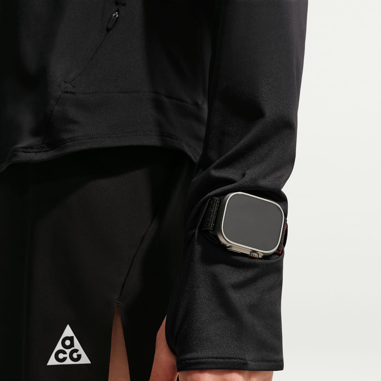 Женский топ Nike ACG UV-Resistant Hooded Trail Running Mid-Layer Top, цвет: Чёрный / Снежный белый — фото 7