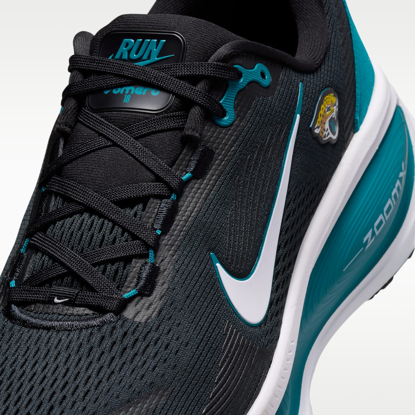 Мужские кроссовки Nike Vomero 18 (Jacksonville Jaguars) NFL Road Running, цвет: Чёрный / Белый — фото 7