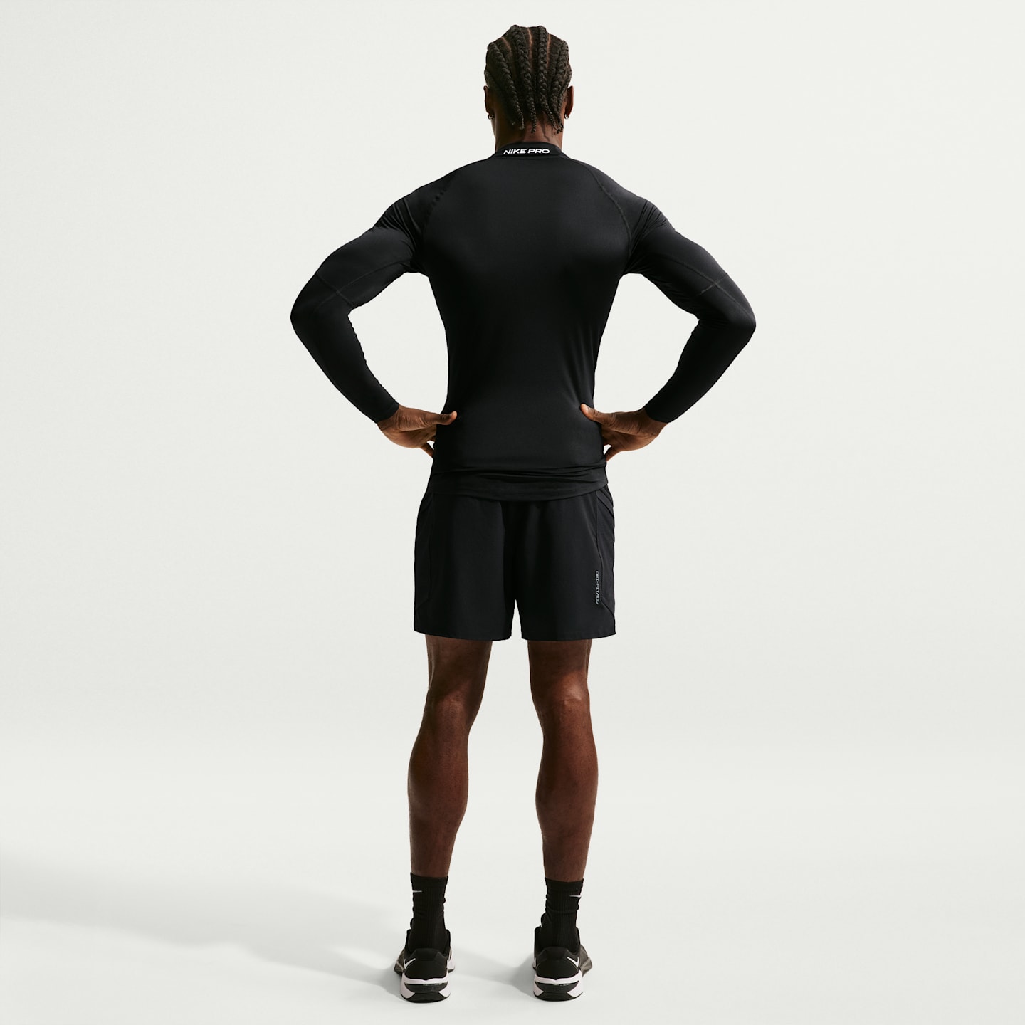 Мужской топ для фитнеса Nike Pro Dri-FIT с воротником-стойкой и длинным рукавом, цвет: Чёрный / Белый — фото 5