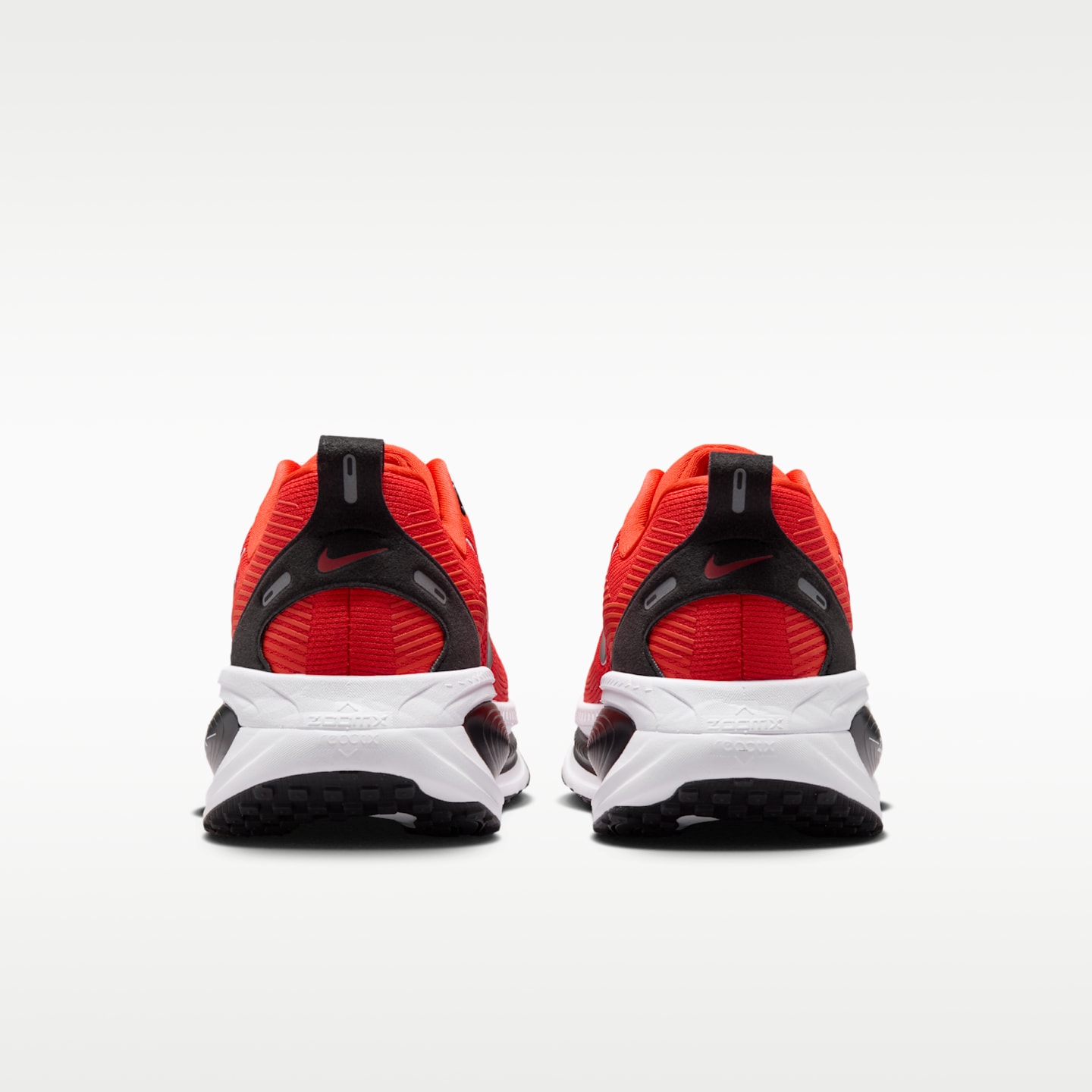 Мужские кроссовки Nike Vomero 18 (Cincinnati Bengals) NFL Road Running, цвет: Оранжевый / Чёрный — фото 6