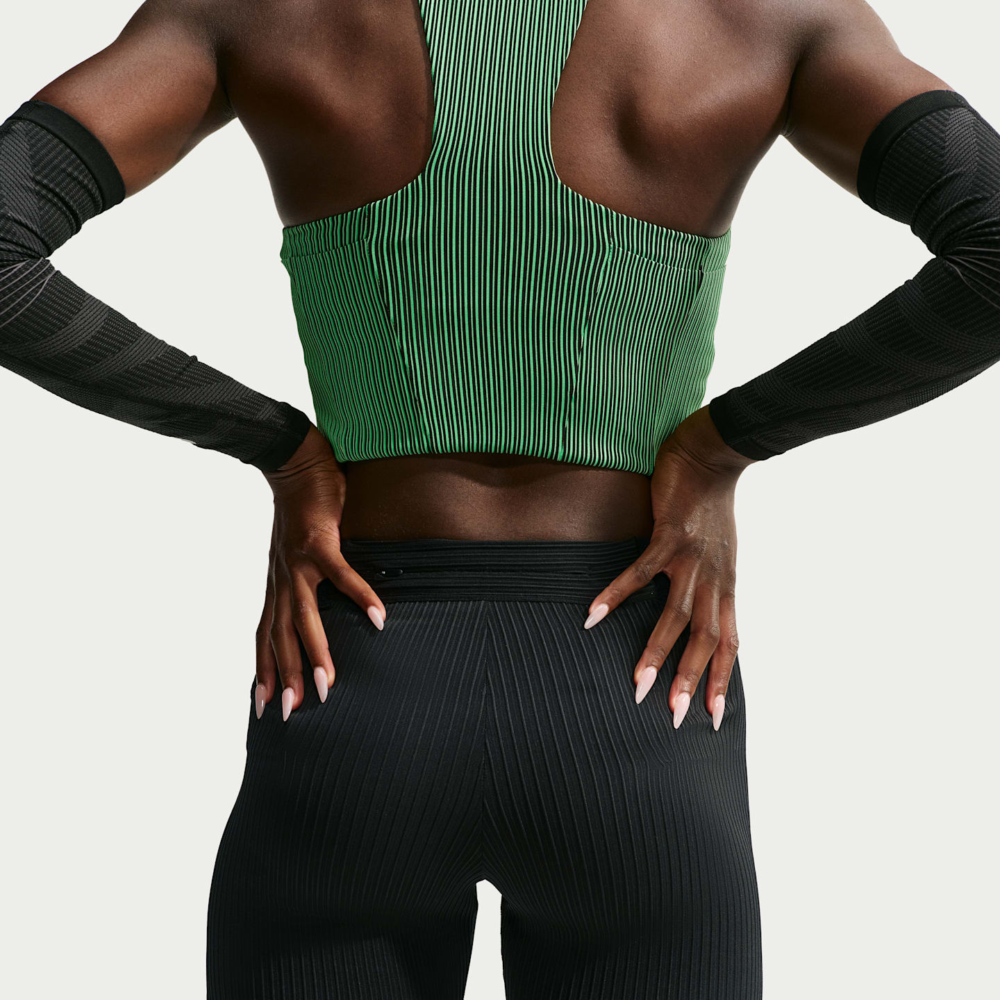 Женские облегающие беговые шорты Nike AeroSwift Dri-FIT ADV, цвет: Чёрный / Белый — фото 3