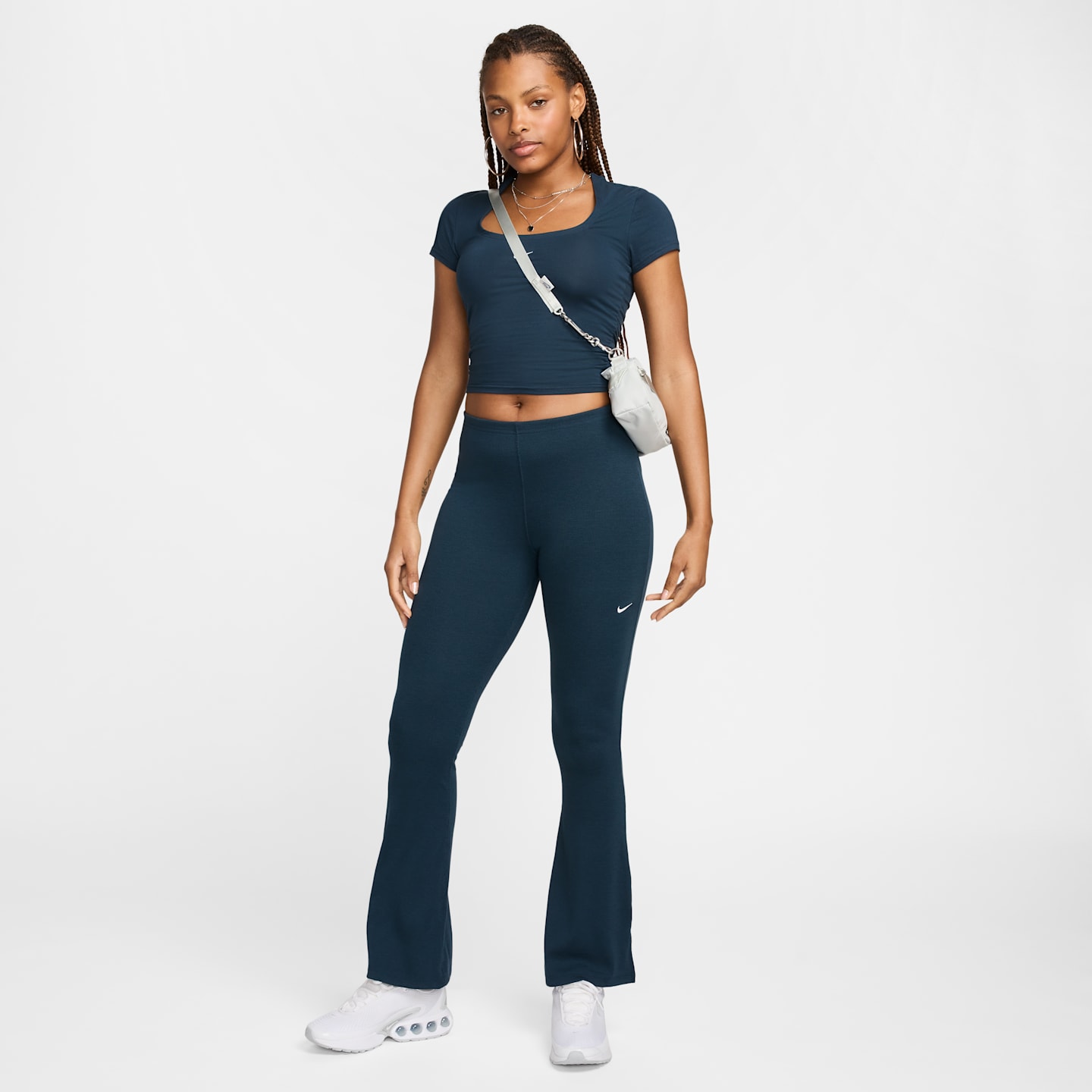 Женские облегающие расклешённые леггинсы Nike Sportswear Chill Knit в мини-рубчик, цвет: Тёмно-синий / Молочный — фото 5