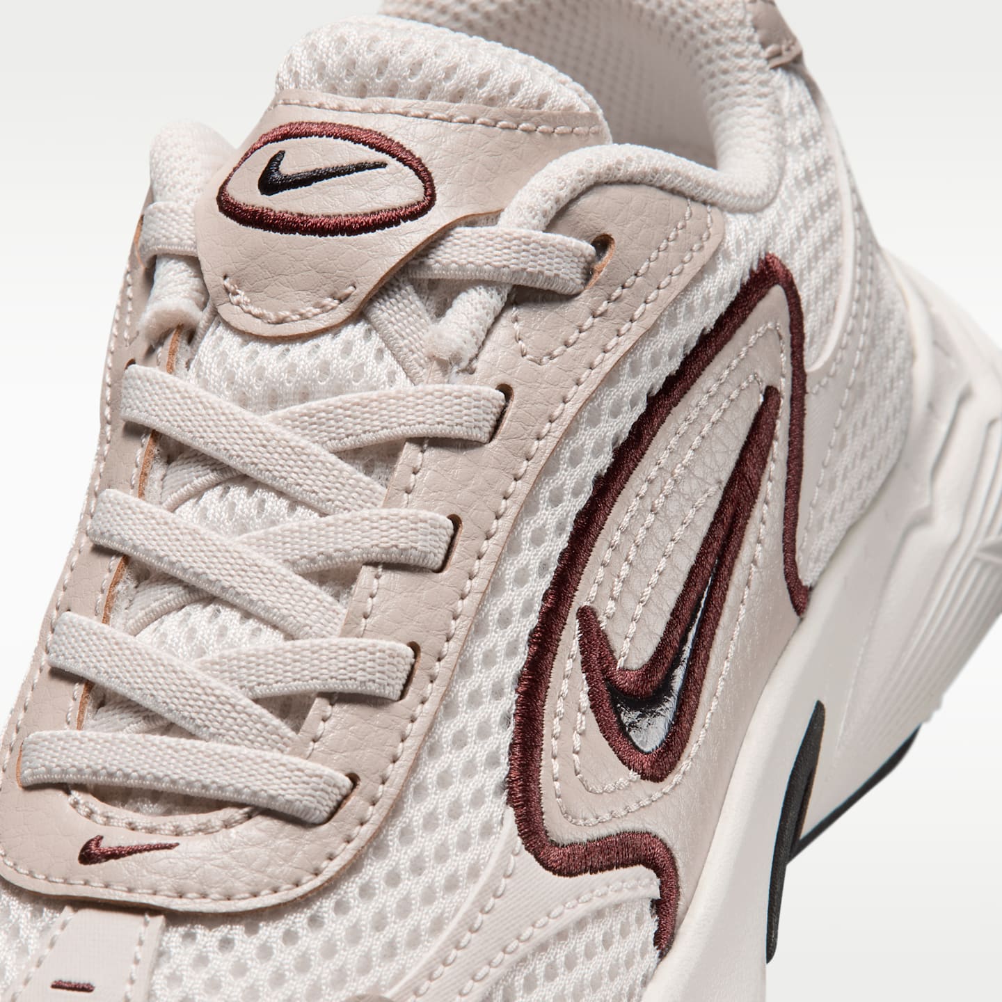 Детские кроссовки Nike Stratos Shift 2000 Shoes, цвет: Кремовый / Чёрный — фото 7