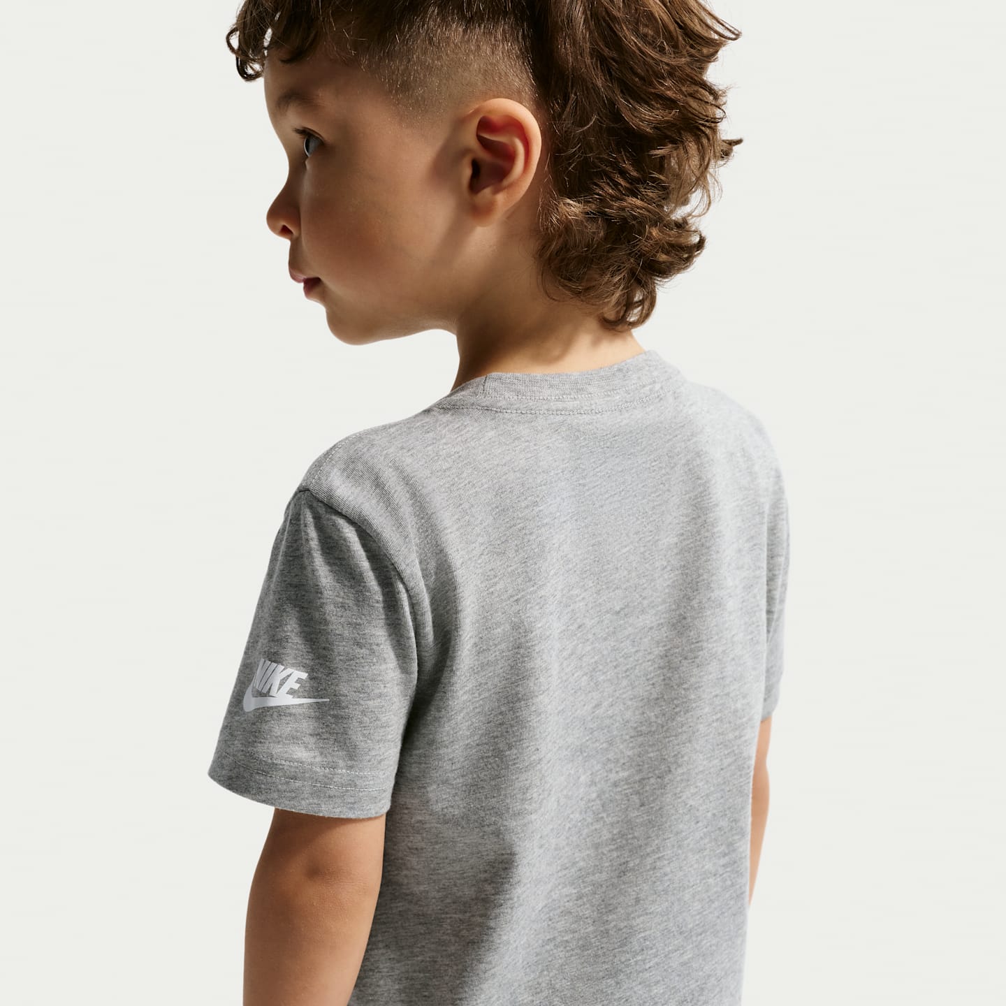 Детская футболка Nike Club Family, цвет: Тёмный серый меланжевый — фото 2
