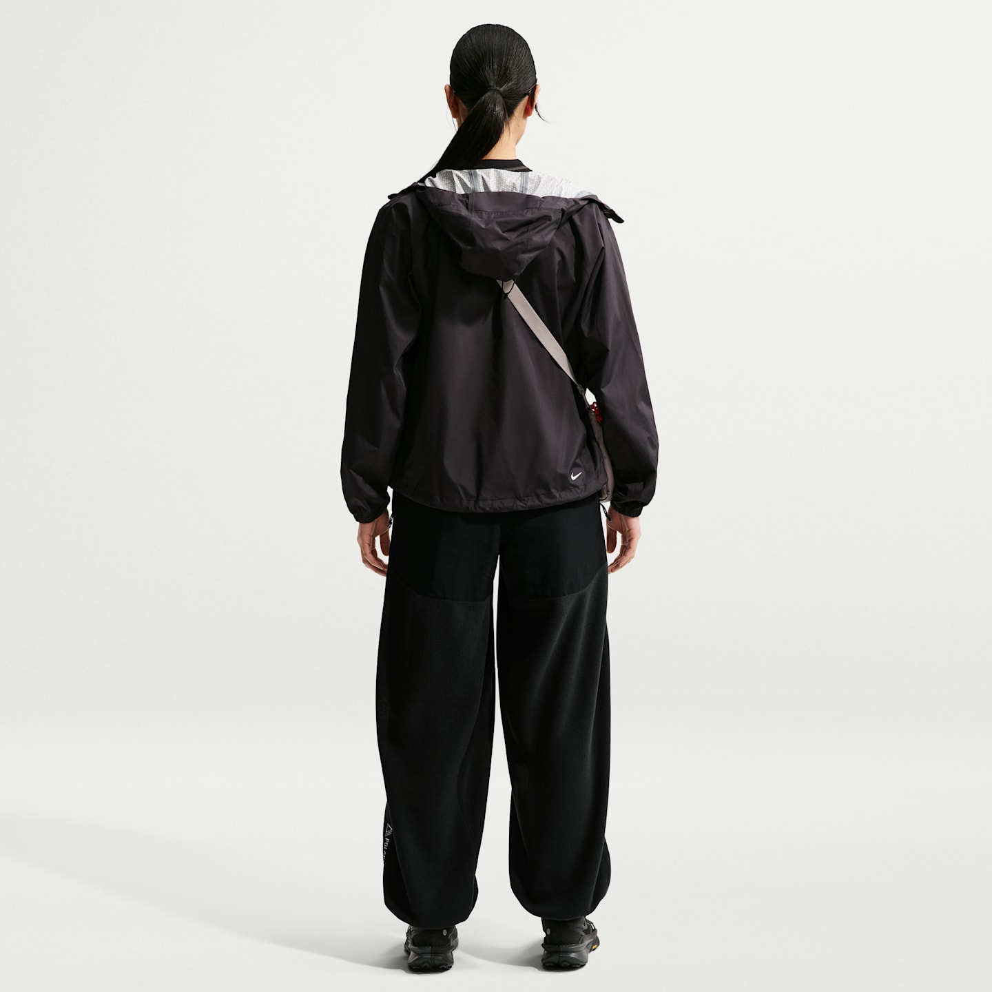 Мужские флисовые брюки Nike ACG Wolf Tree Plus, цвет: Чёрный / Снежный белый — фото 9