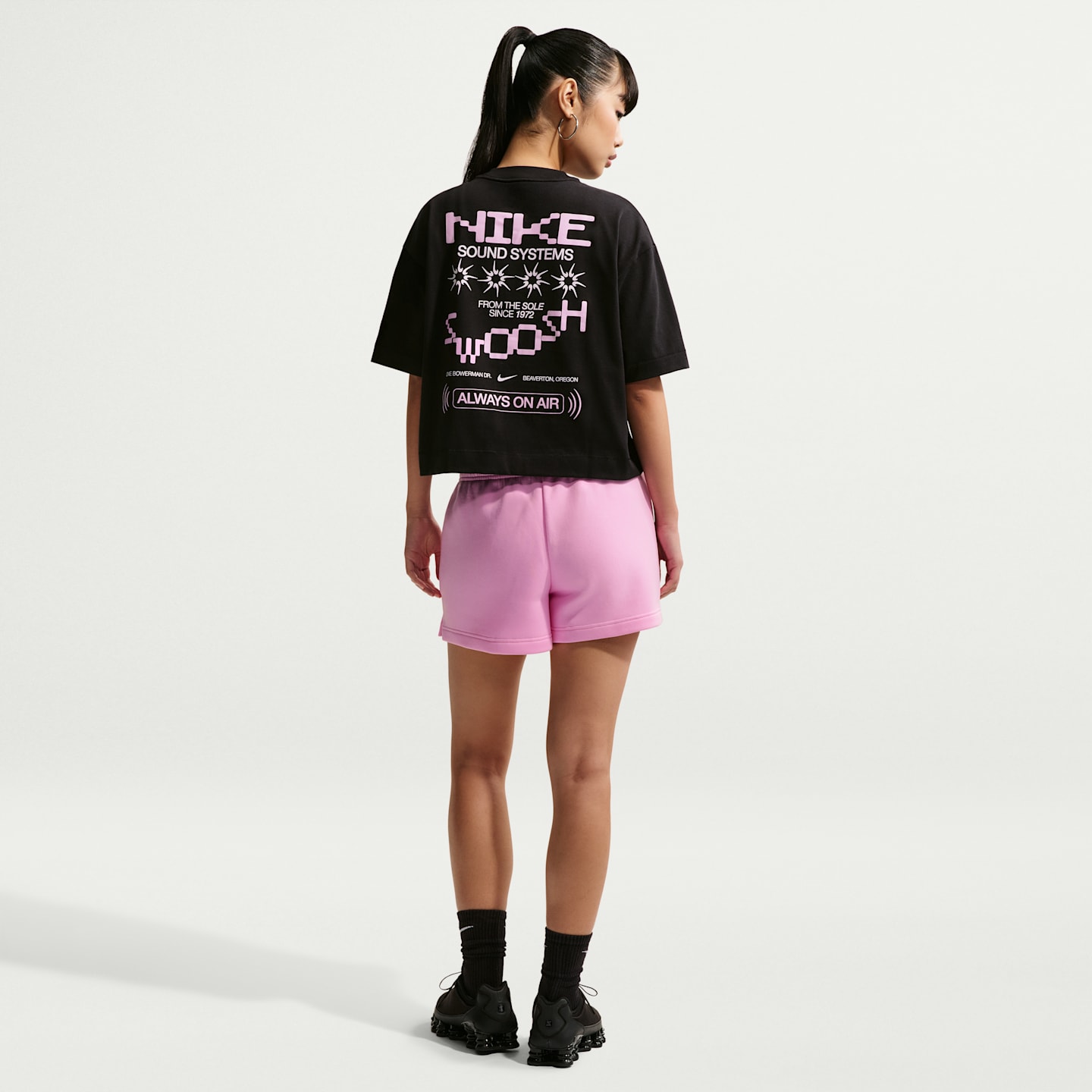 Женская укороченная футболка Nike Sportswear оверсайз, цвет: Чёрный — фото 5