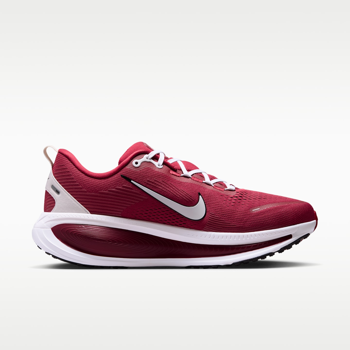 Мужские кроссовки Nike College Vomero 18 (Arkansas) Road Running, цвет: Малиновый / Чёрный — фото 3