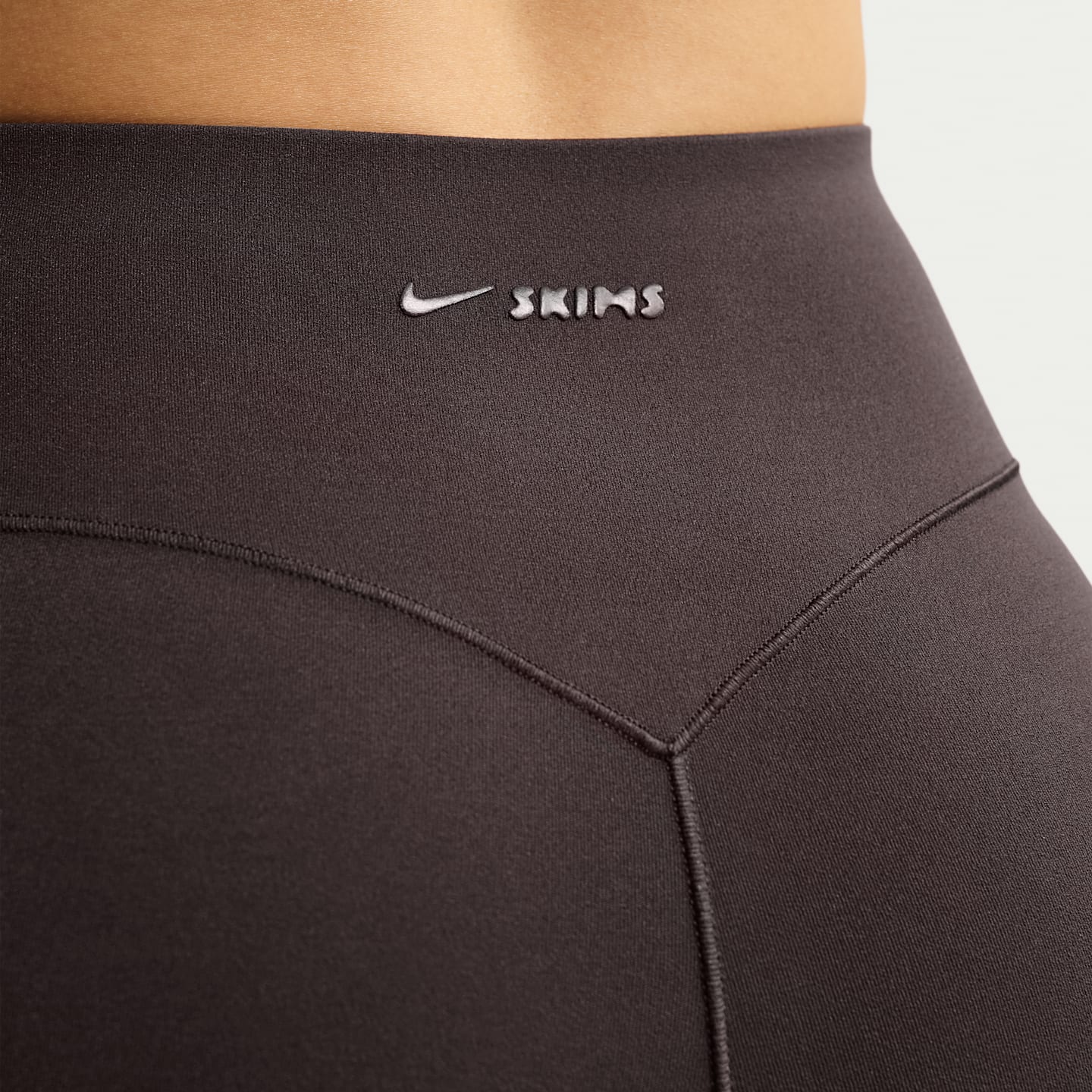 Женские шорты NikeSKIMS Studio Stretch, цвет: Кофейный — фото 6