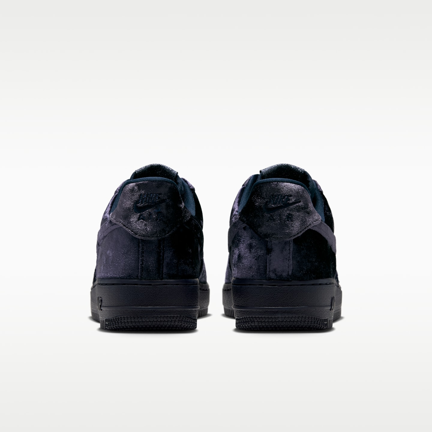 Женские кроссовки Nike Air Force 1 '07 SE Velvet, цвет: Обсидиановый / Чёрный — фото 6