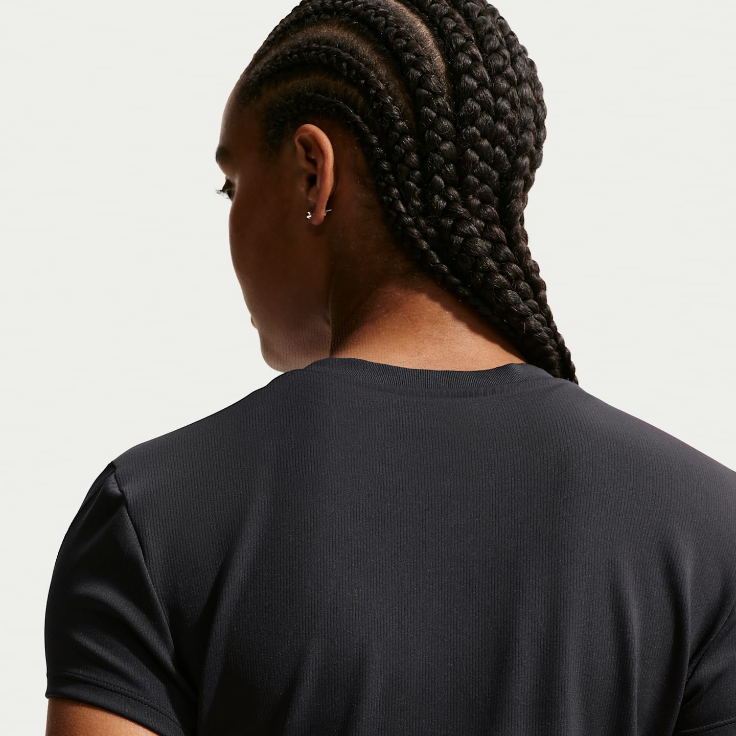 Женская теннисная футболка NikeCourt Advantage Dri-FIT с коротким рукавом, цвет: Чёрный — фото 2