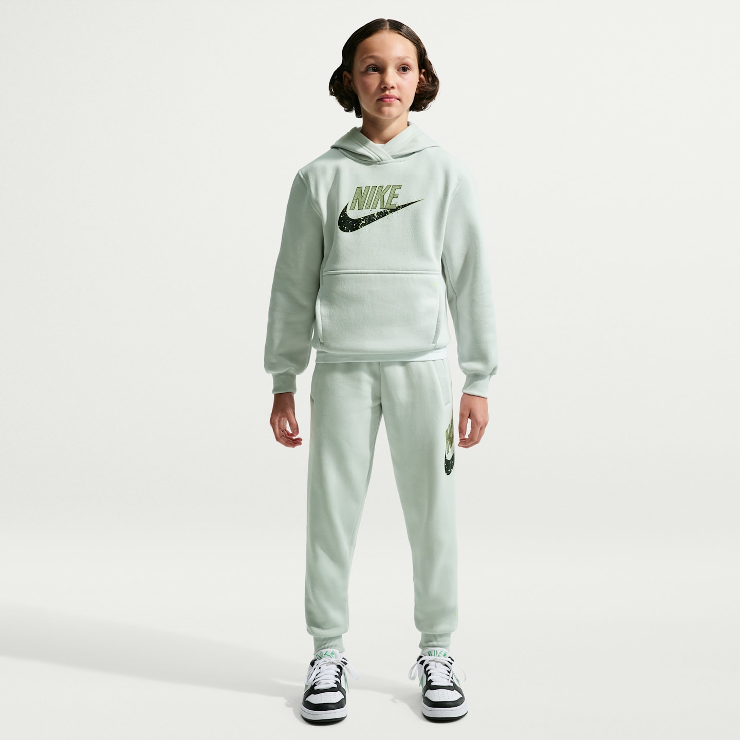 Детское худи Nike Sportswear Club "Alien" Fleece, цвет: Чёрный / Кислотно-жёлтый — фото 4
