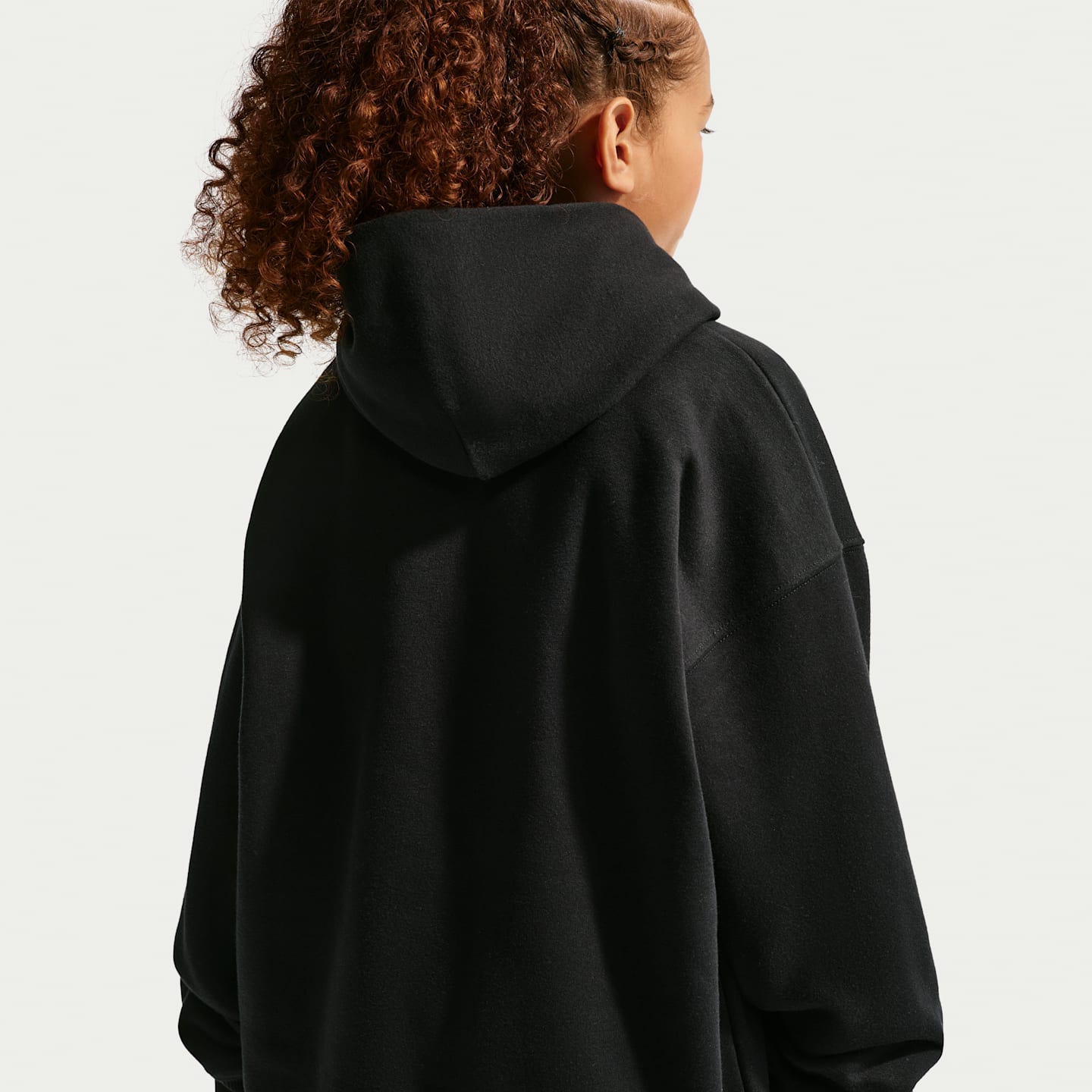 Детское флисовое худи-пуловер для девочек Nike Sportswear Studio оверсайз, цвет: Чёрный — фото 2
