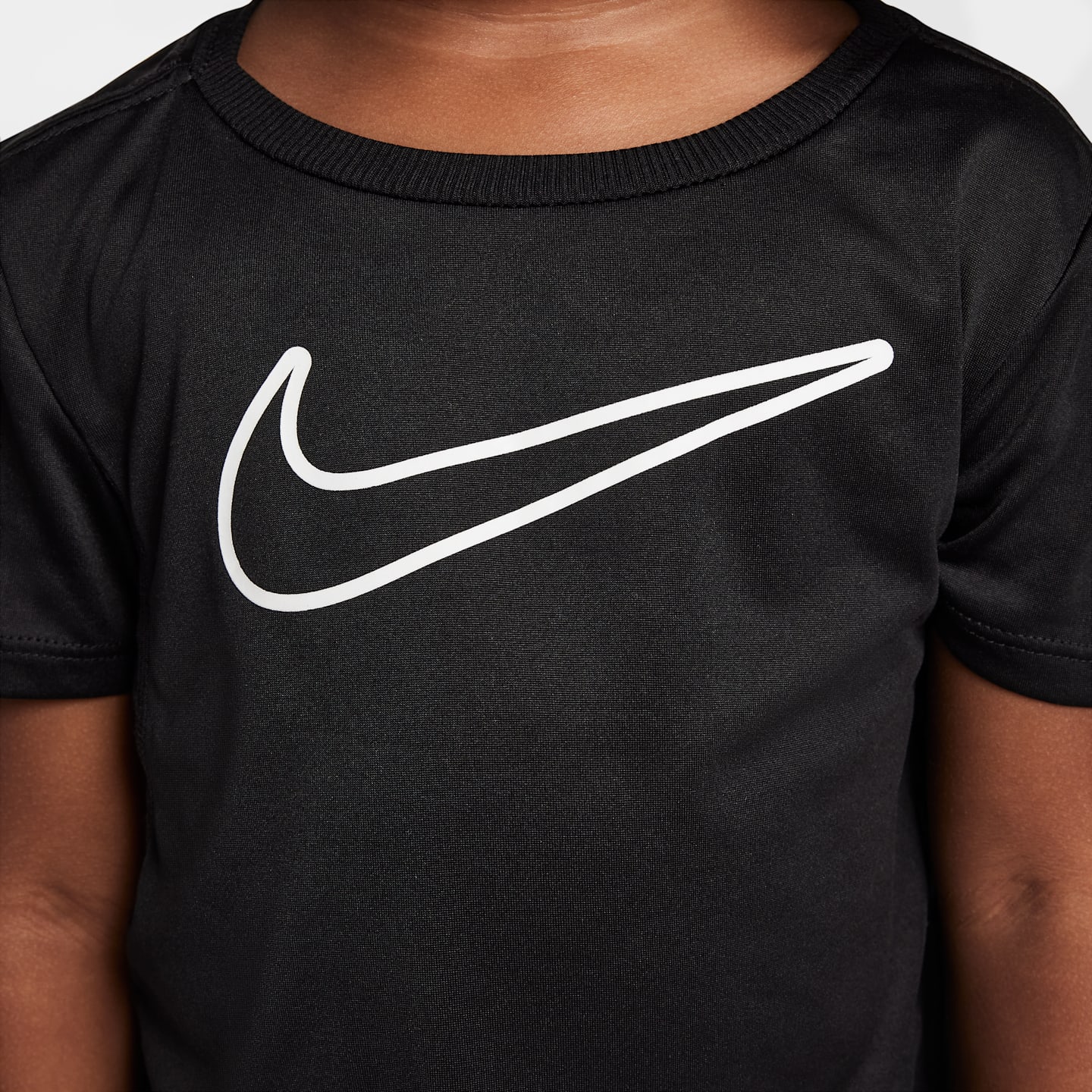 Топ Nike One Fitted Dri-FIT Short-Sleeve для девочек, цвет: Чёрный — фото 4