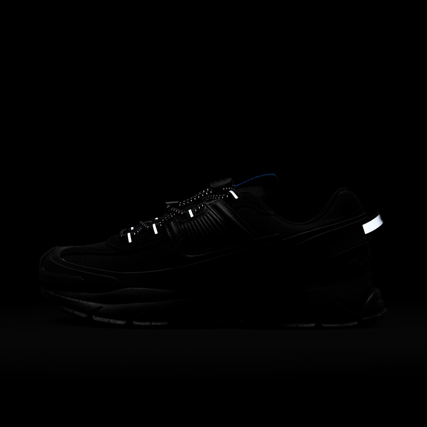 Женские кроссовки Nike Zoom Vomero Roam Winterized, цвет: Чёрный / Синий — фото 12