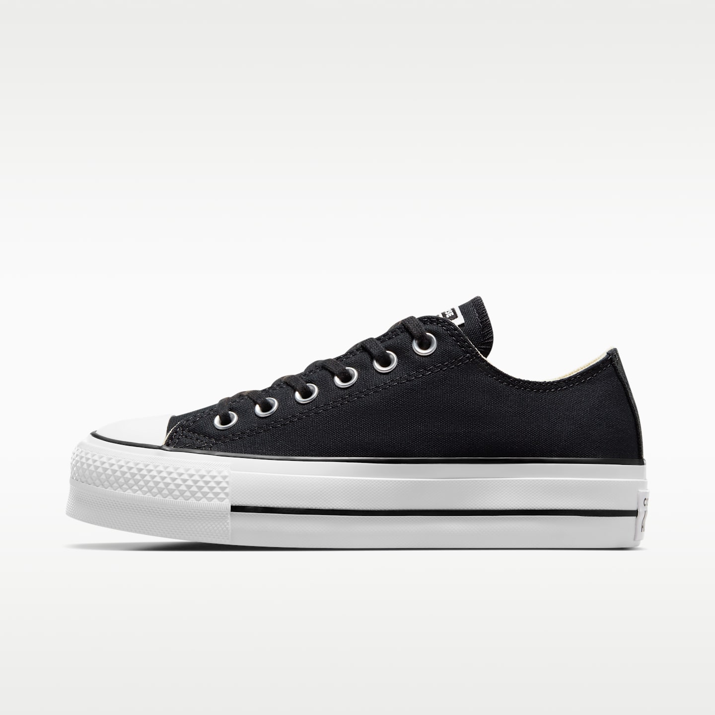 Женские кроссовки Nike Chuck Taylor All Star Lift Platform Canvas, цвет: Чёрный — фото 1