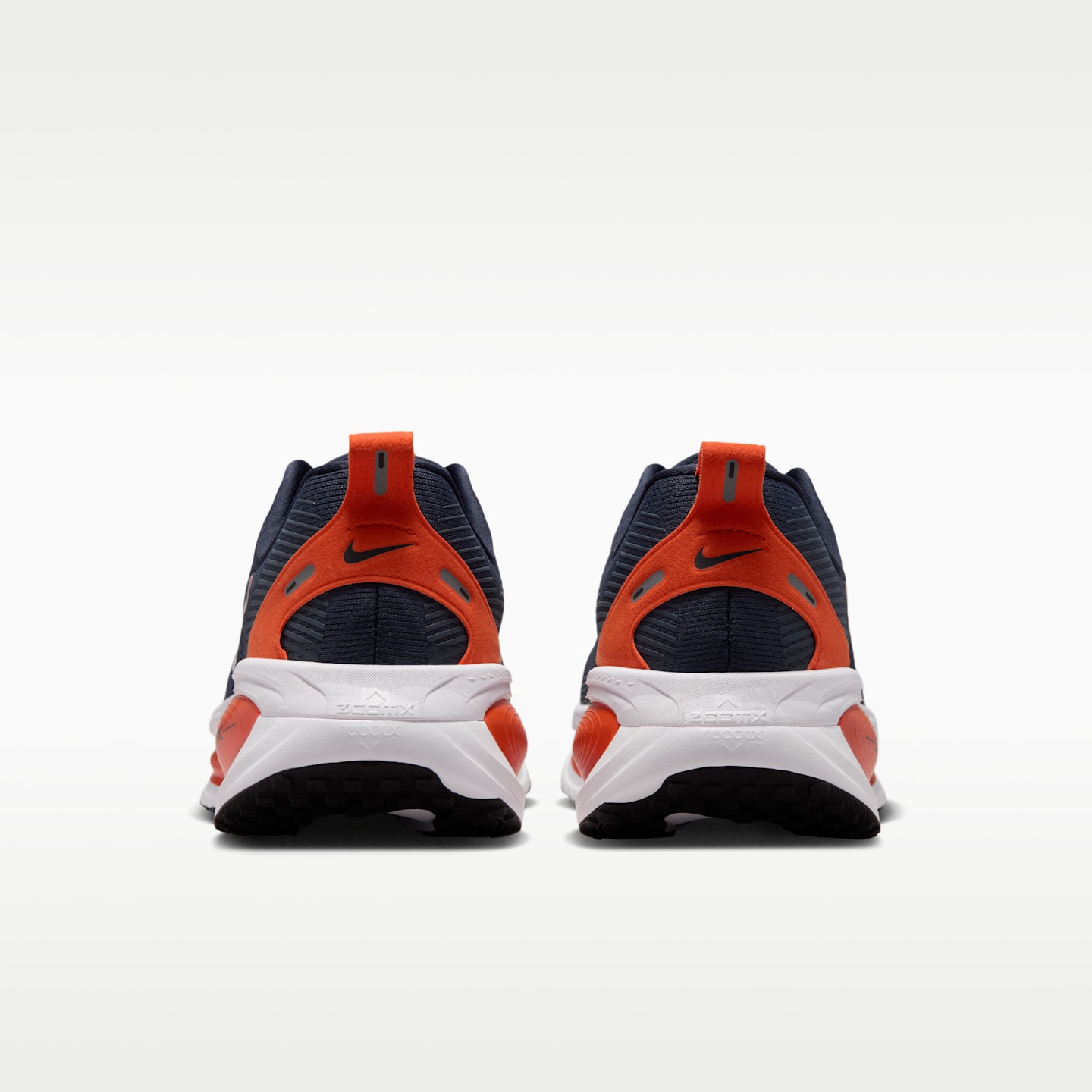 Мужские кроссовки Nike Vomero 18 (Chicago Bears) NFL Road Running, цвет: Морской / Оранжевый — фото 6