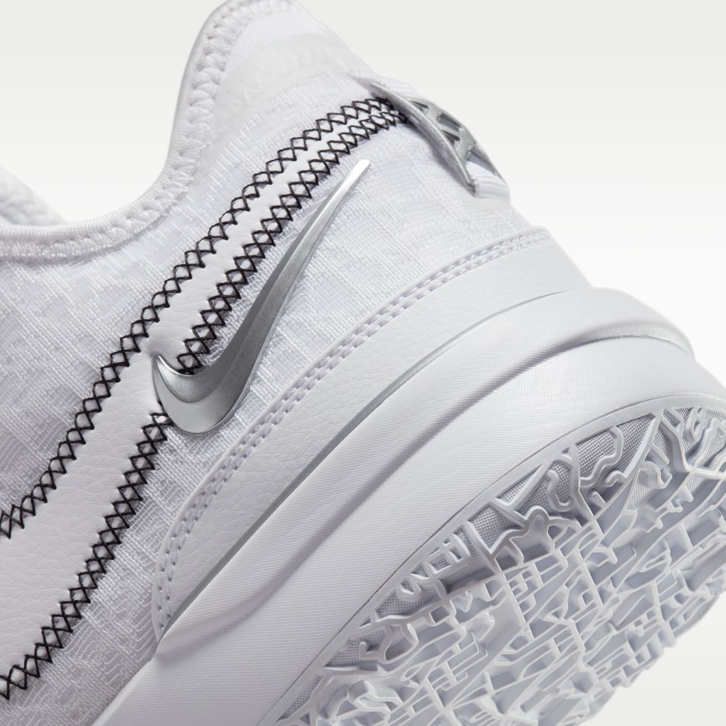 Мужские кроссовки Nike LeBron Nxxt Gen Basketball, цвет: Белый / Чёрный — фото 8