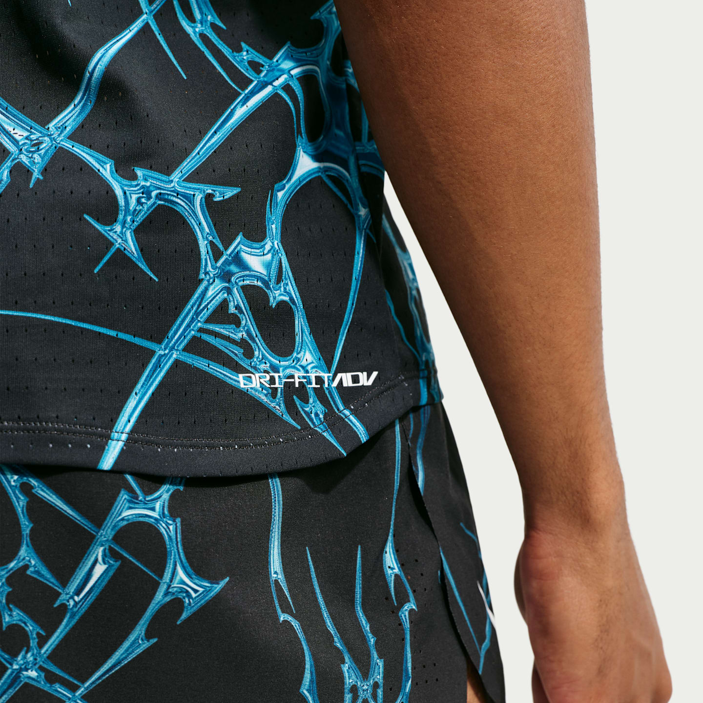 Мужской топ Nike AeroSwift Dri-FIT ADV Printed Running Singlet, цвет: Чёрный / Белый — фото 6
