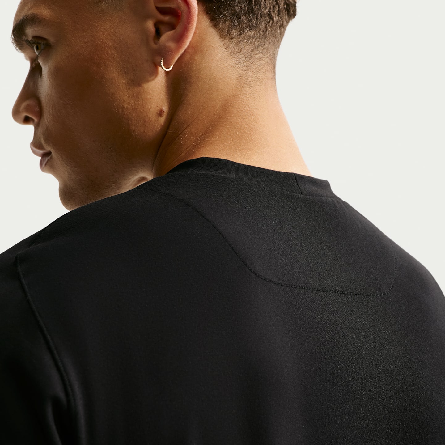 Мужской топ Nike Primary NanoKnit Dri-FIT с длинным рукавом и УФ-защитой, цвет: Чёрный — фото 2