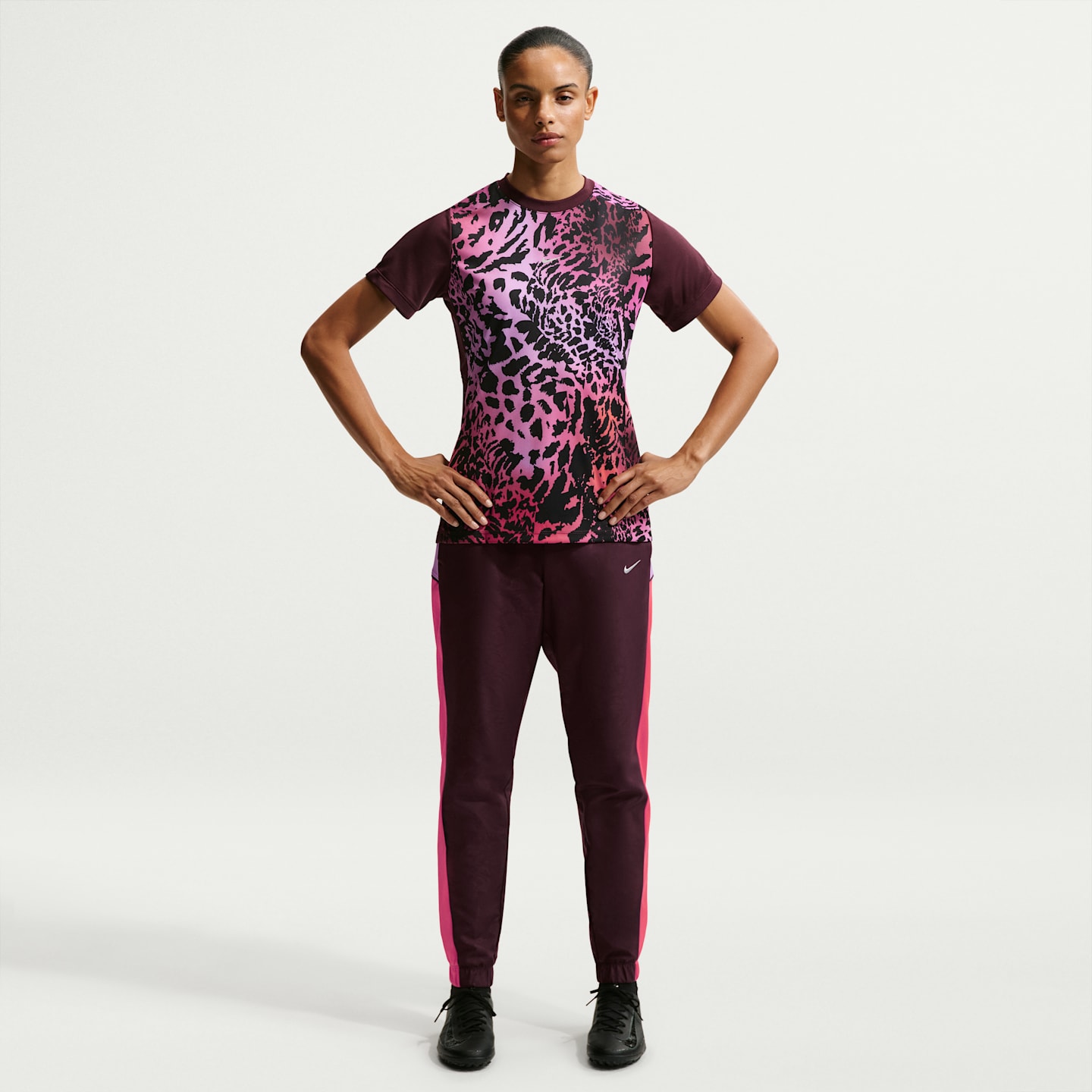 Женская футбольная футболка Nike United Academy Dri-FIT с коротким рукавом, цвет: Бордовый / Платиновый — фото 4