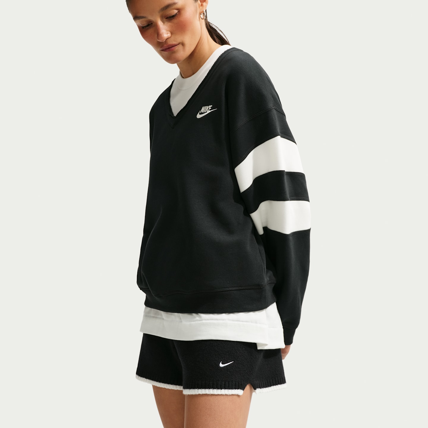Женские шорты Nike Sportswear Chill Knit Mid-Rise, цвет: Чёрный / Белый — фото 4