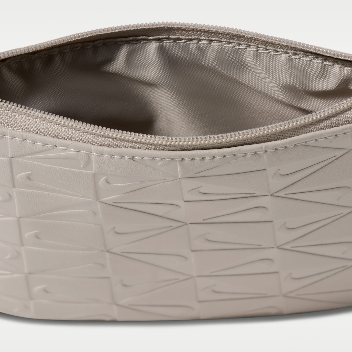 Женская сумка Nike Premium Monogram Wristlet, цвет: Кремовый / Серебряный — фото 3