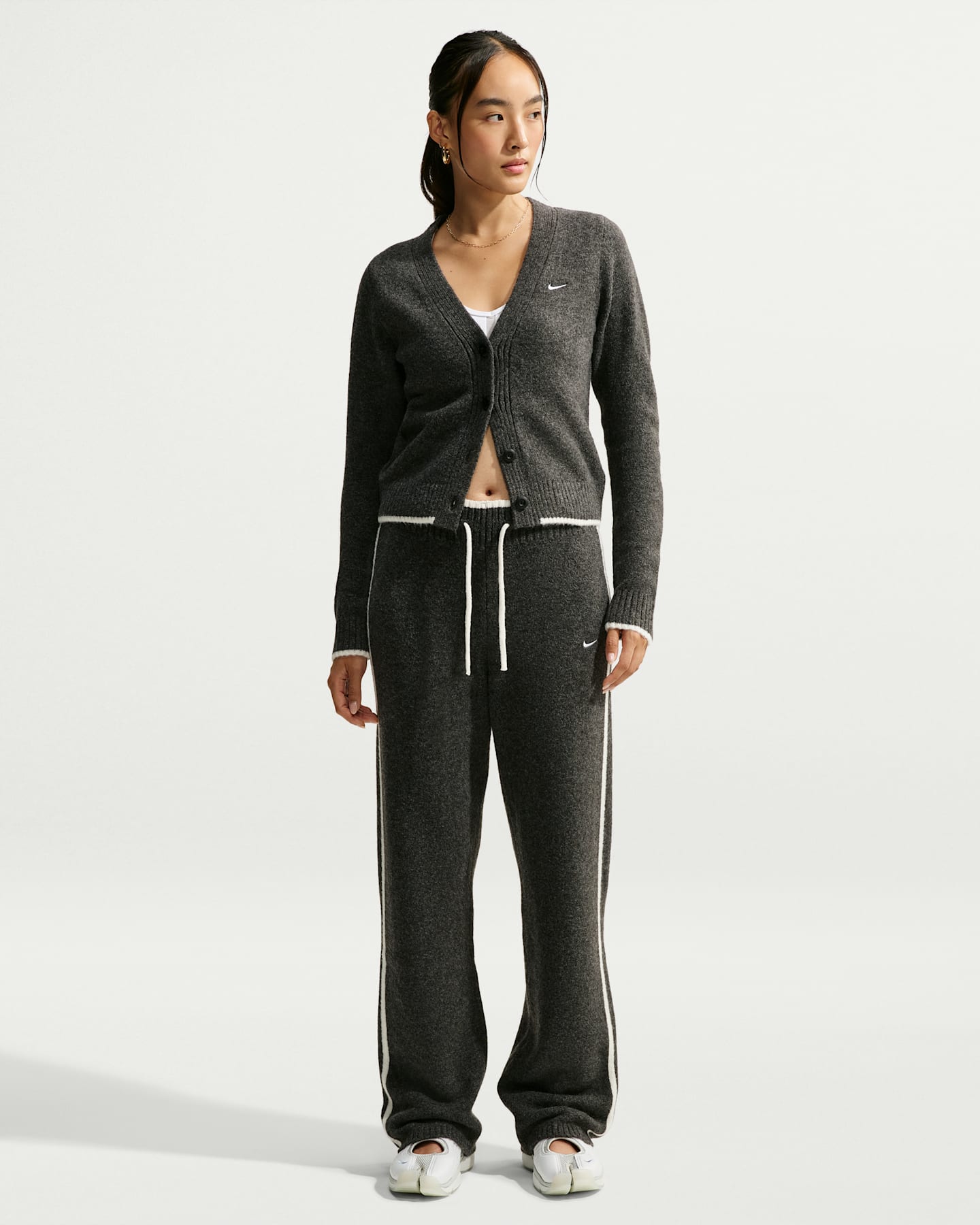 Женские брюки Nike Sportswear Chill Knit со средней посадкой, цвет: Чёрный меланжевый / Белый — фото 6