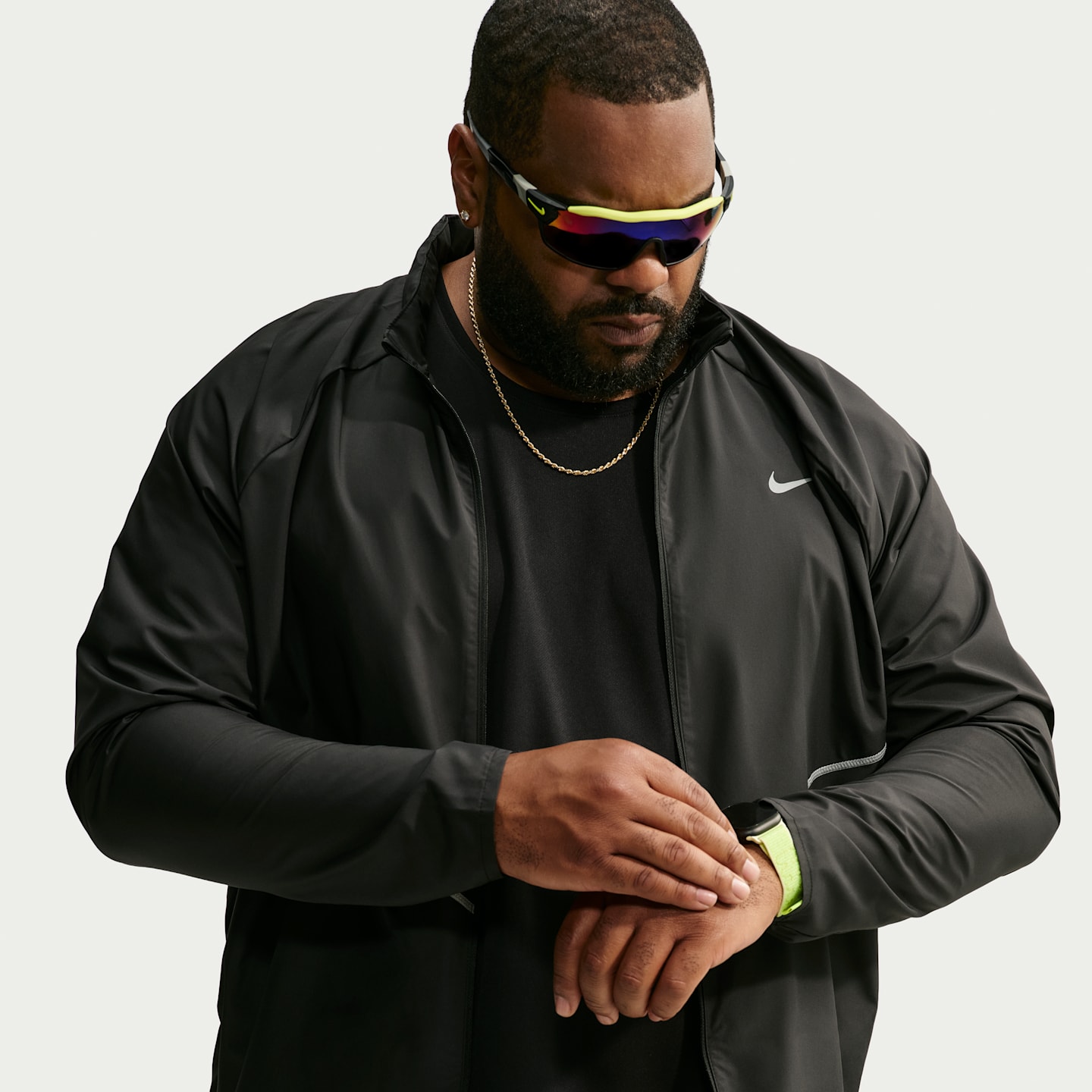 Мужская беговая куртка Nike Miler Repel с УФ-защитой, цвет: Чёрный — фото 7
