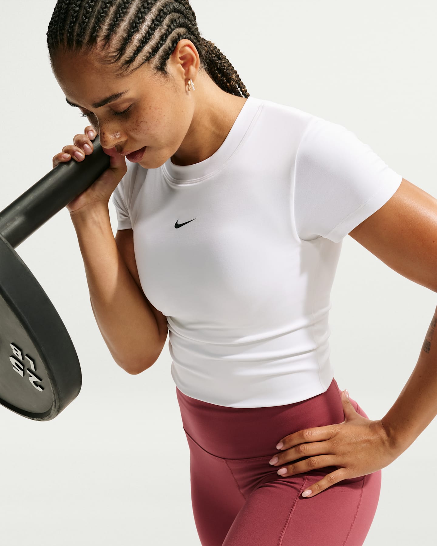 Спортивное бра Dri-FIT, уплотнённая чашка, лёгкая поддержка — Nike, цвет: Белый / Чёрный — фото 6