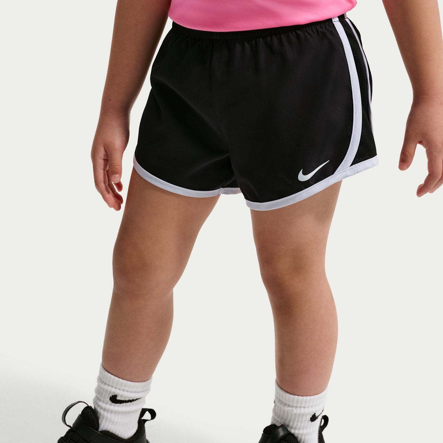 Шорты Nike Dri-FIT Tempo Shorts для малышей, цвет: Чёрный — фото 2