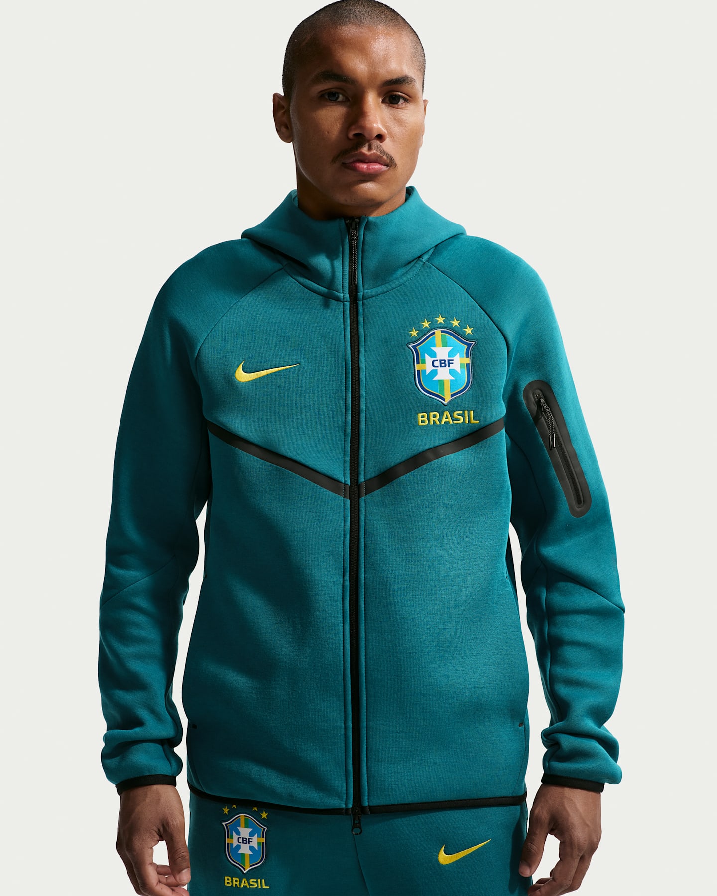 Мужское футбольное худи на молнии Nike Brazil Tech Fleece Windrunner, цвет: Бирюзовый / Золотой — фото 6