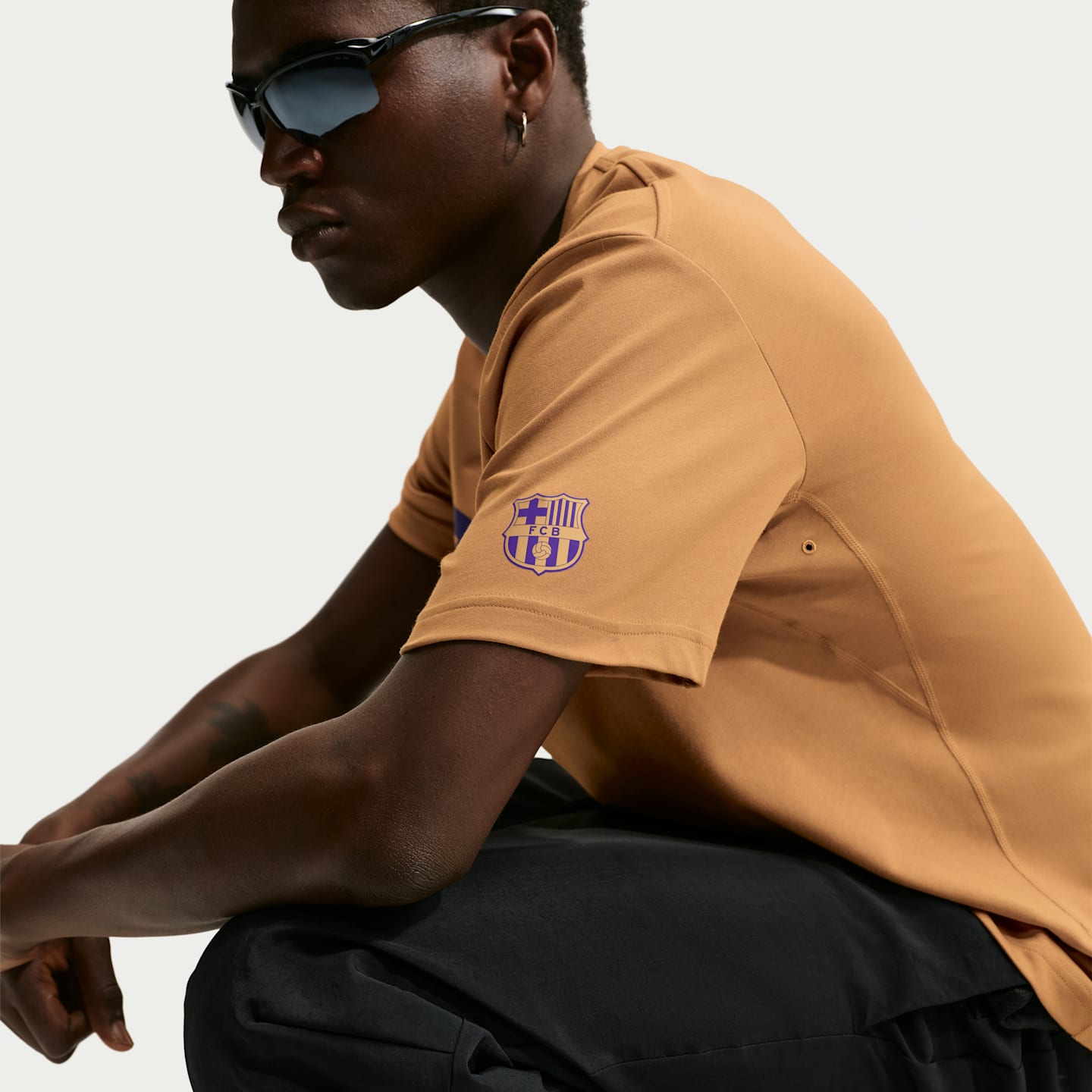 Мужская футбольная футболка Nike FC Barcelona Primary Away Dri-FIT, цвет: Золотой / Фиолетовый — фото 3