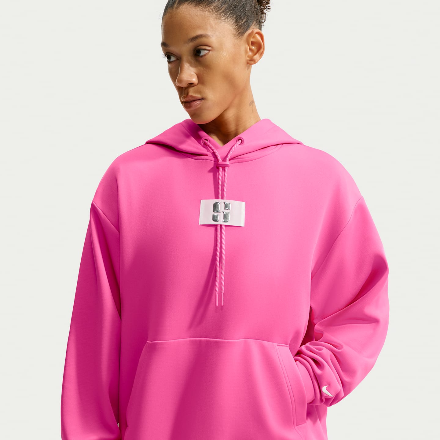 Баскетбольная худи Nike Sabrina Dri-FIT, цвет: Пустынный розовый / Ледяной серебряный — фото 2