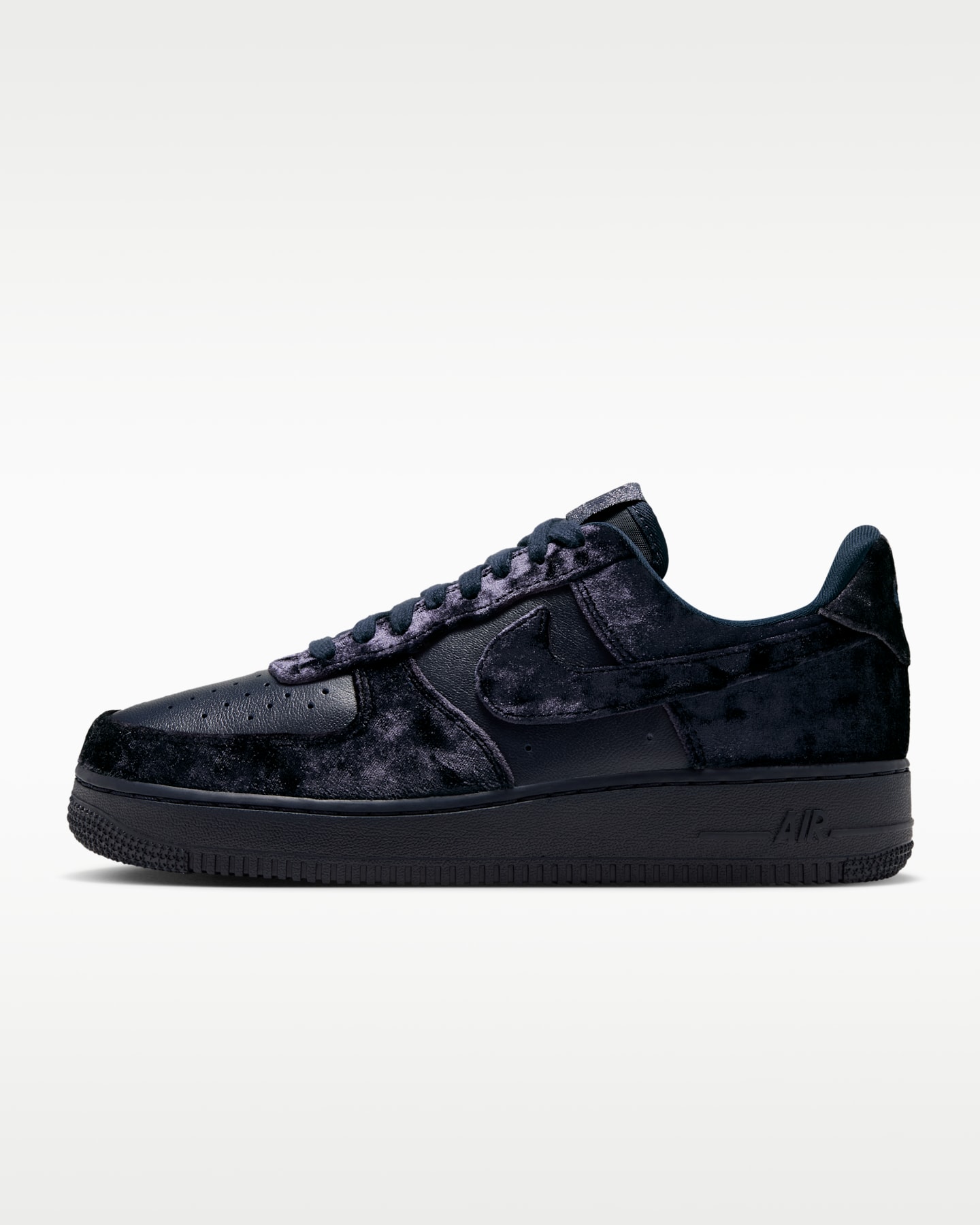 Женские кроссовки Nike Air Force 1 '07 SE Velvet, цвет: Обсидиановый / Чёрный — фото 9