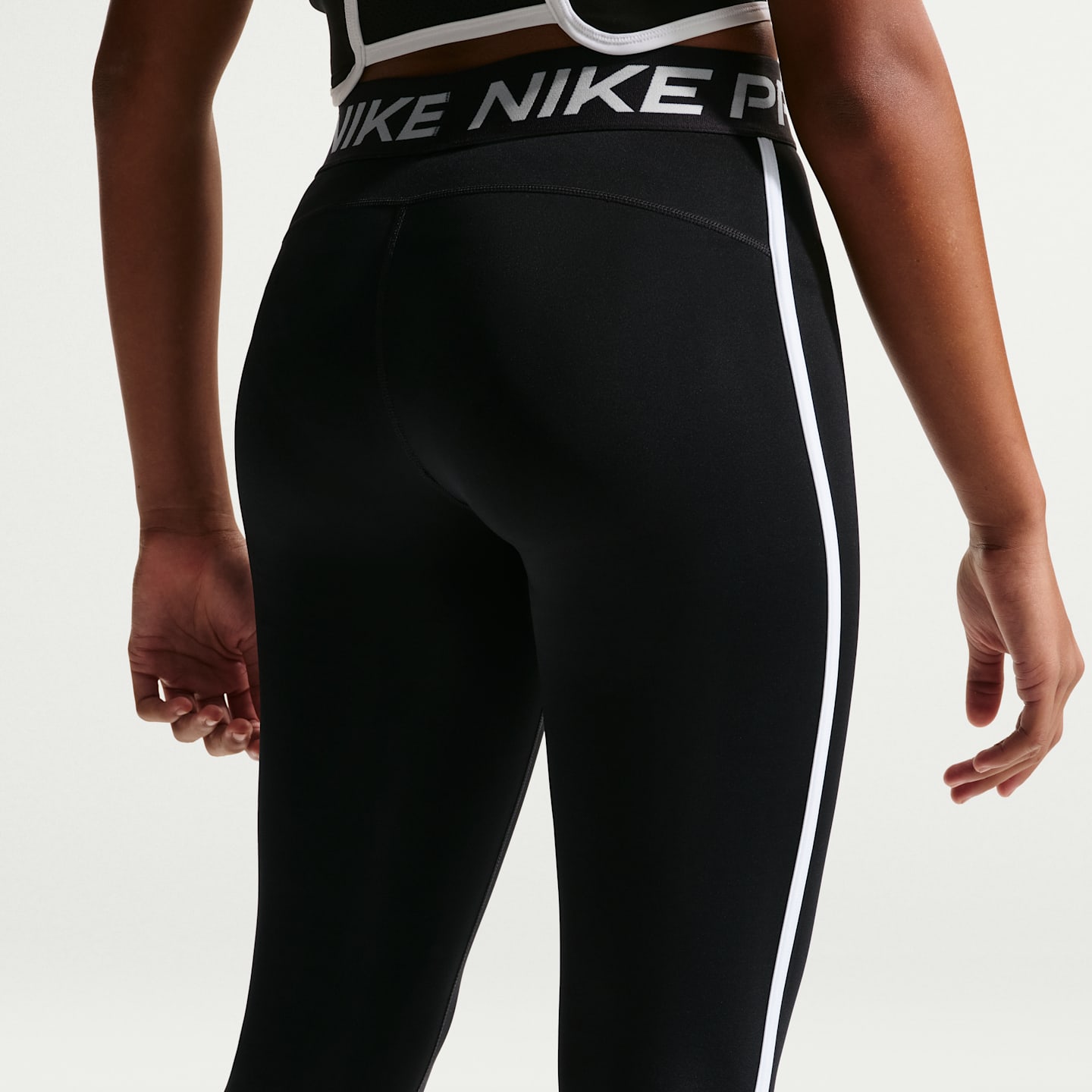 Брюки Nike Pro Dri-FIT Training Capris для девочек, цвет: Чёрный / Белый — фото 3