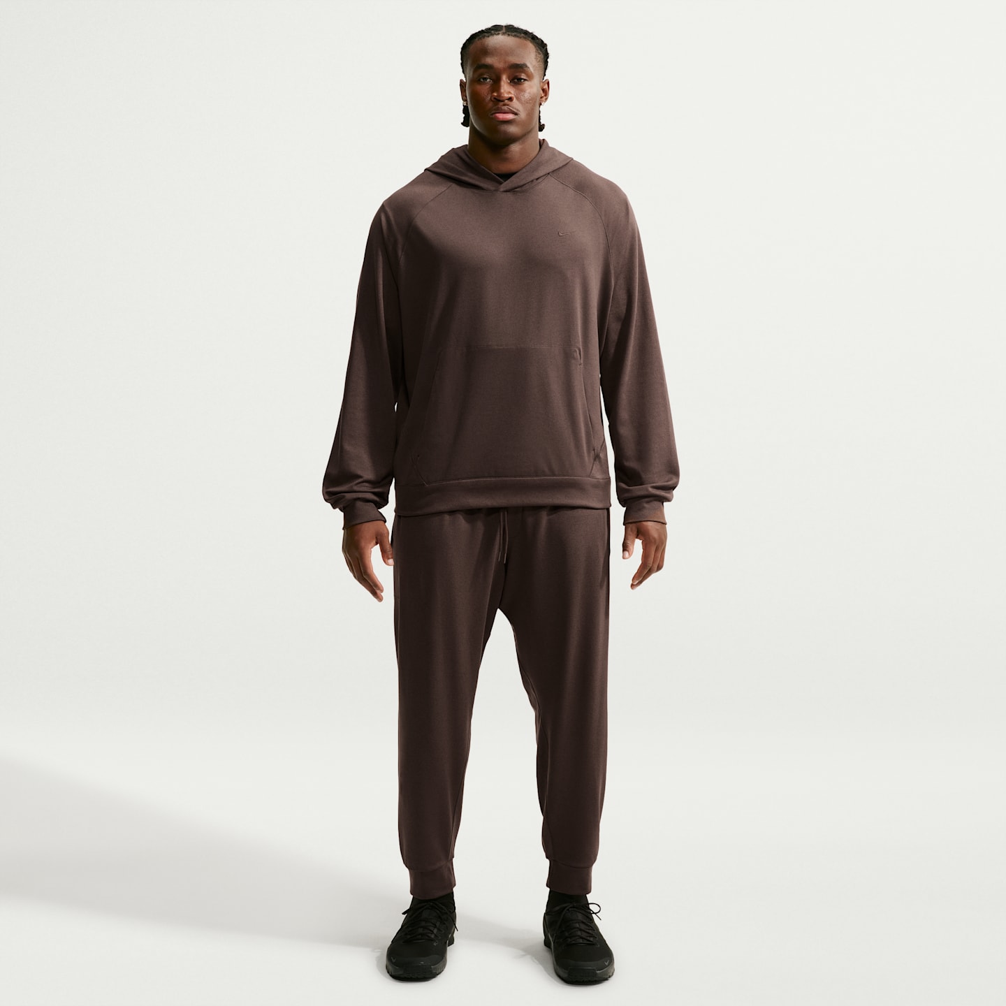 Мужское худи Nike Primary NanoKnit Dri-FIT UV Protection Pullover Performance, цвет: Коричневый / Меланжевый — фото 9
