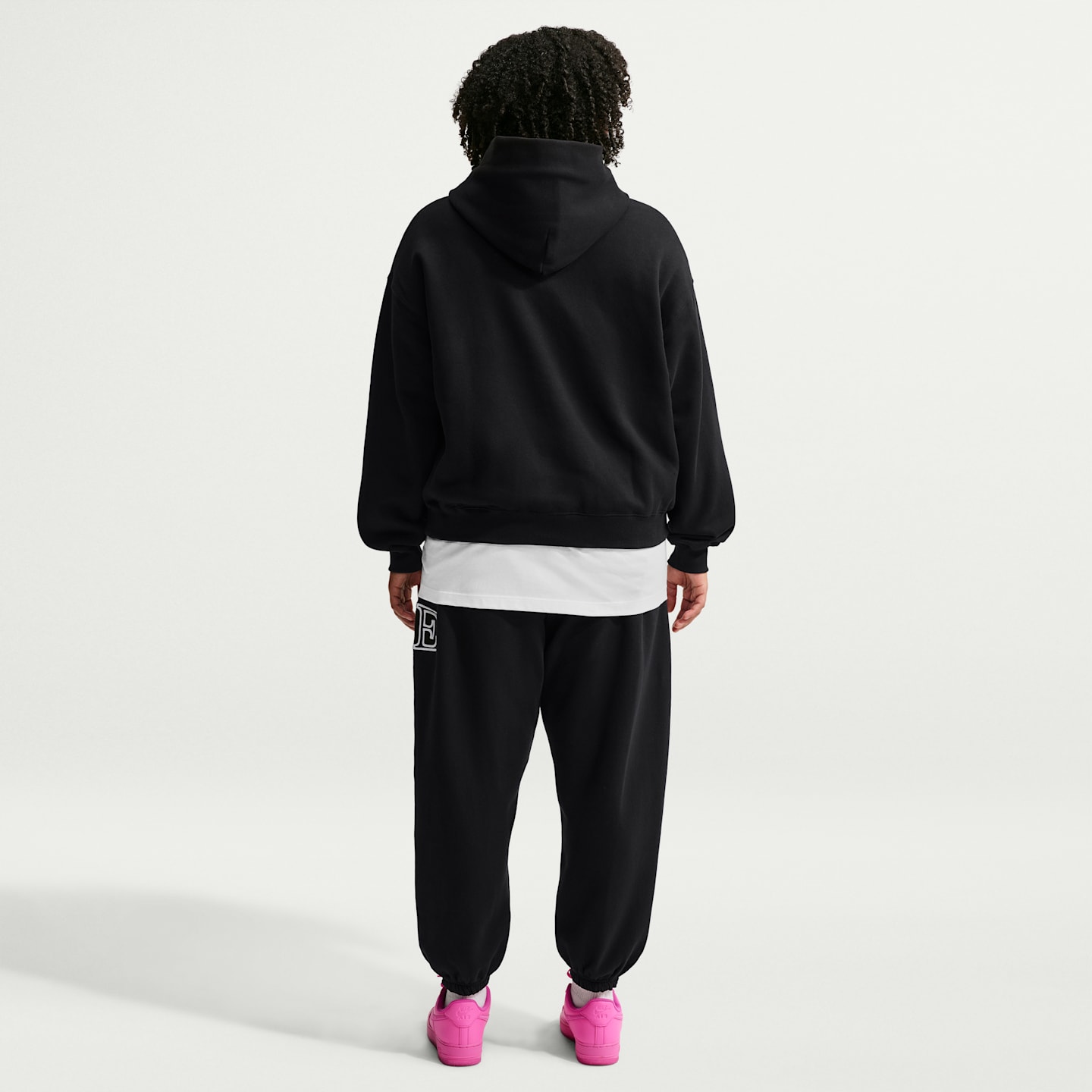 Женские брюки Nike Studio Fleece Medium Weight оверсайз с логотипом, большие размеры, цвет: Чёрный / Белый — фото 5