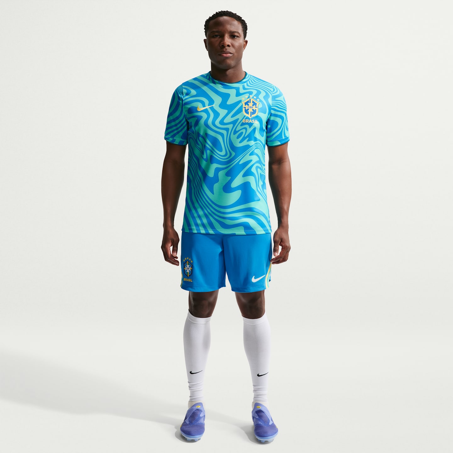 Мужская предматчевая футболка с коротким рукавом Nike Brazil Academy Pro Dri-FIT, цвет: Светлый синий — фото 4