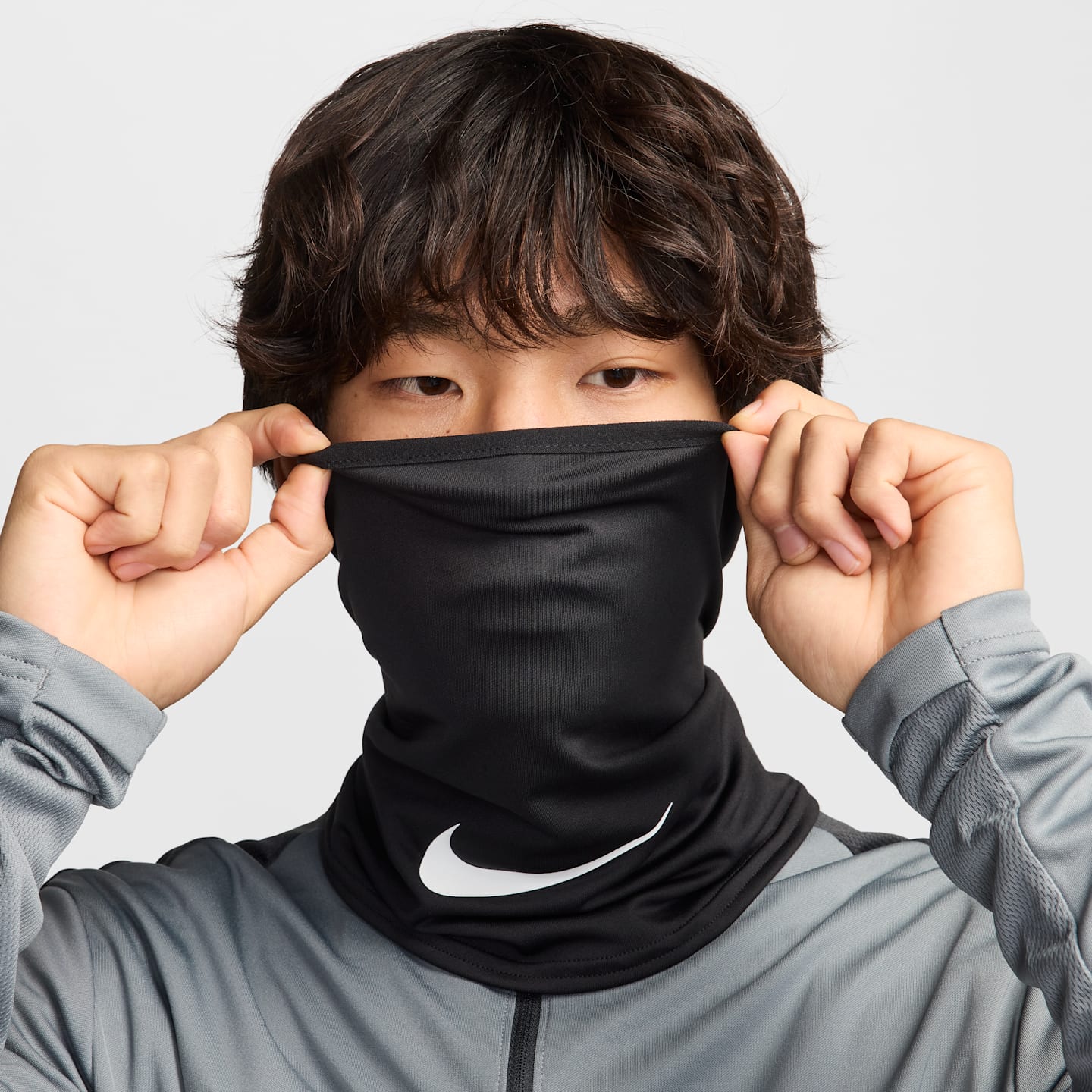 Утеплитель для шеи Nike Academy Dri-FIT для футбола, цвет: Чёрный / Белый — фото 4