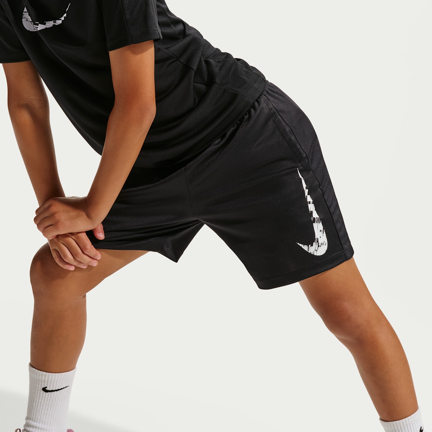 Шорты Nike Trophy23 Dri-FIT для мальчиков, цвет: Чёрный / Белый — фото 4